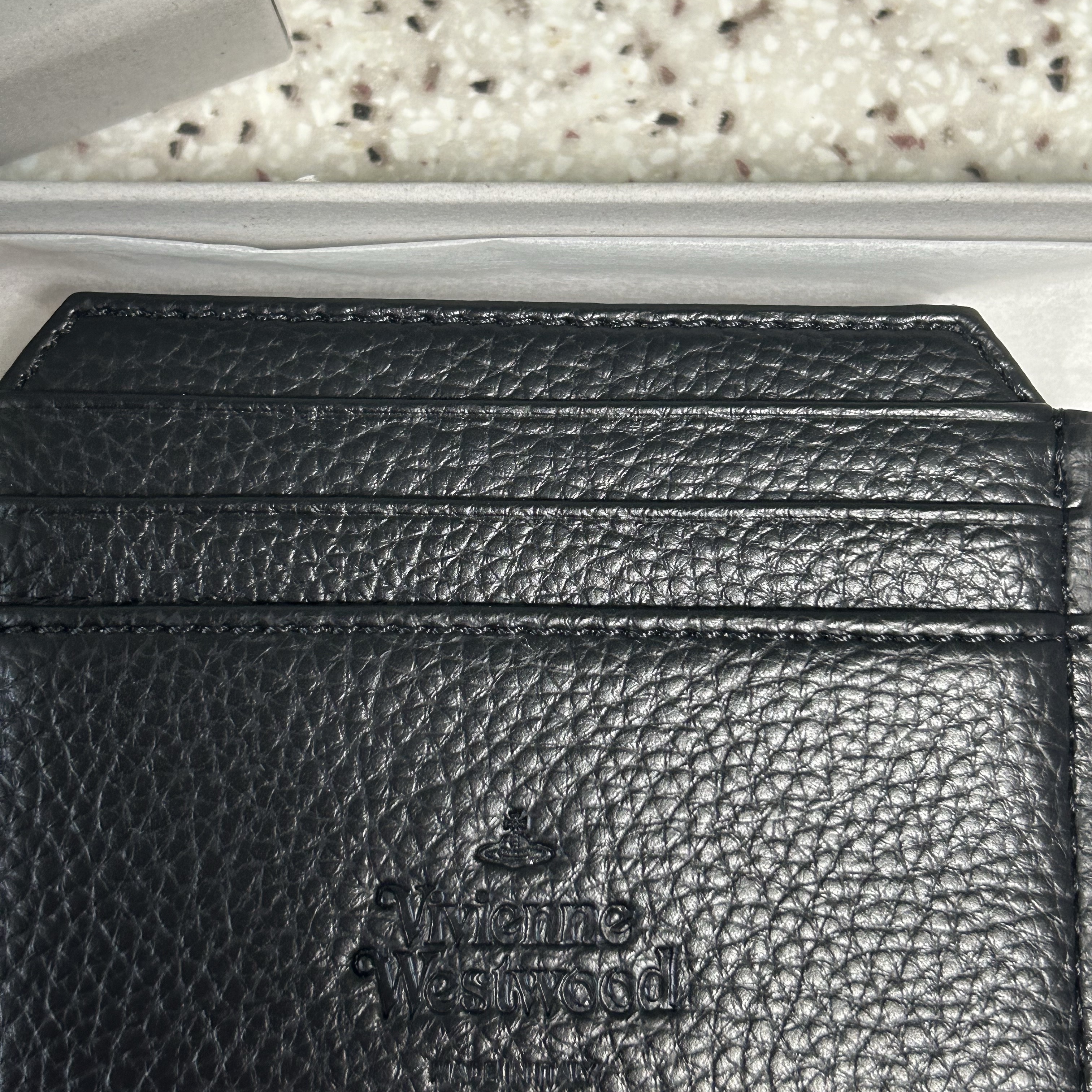Vivienne Westwood Re-Vegan Grain Leather Silm Card Holder Black 착용 스타일 - 3
