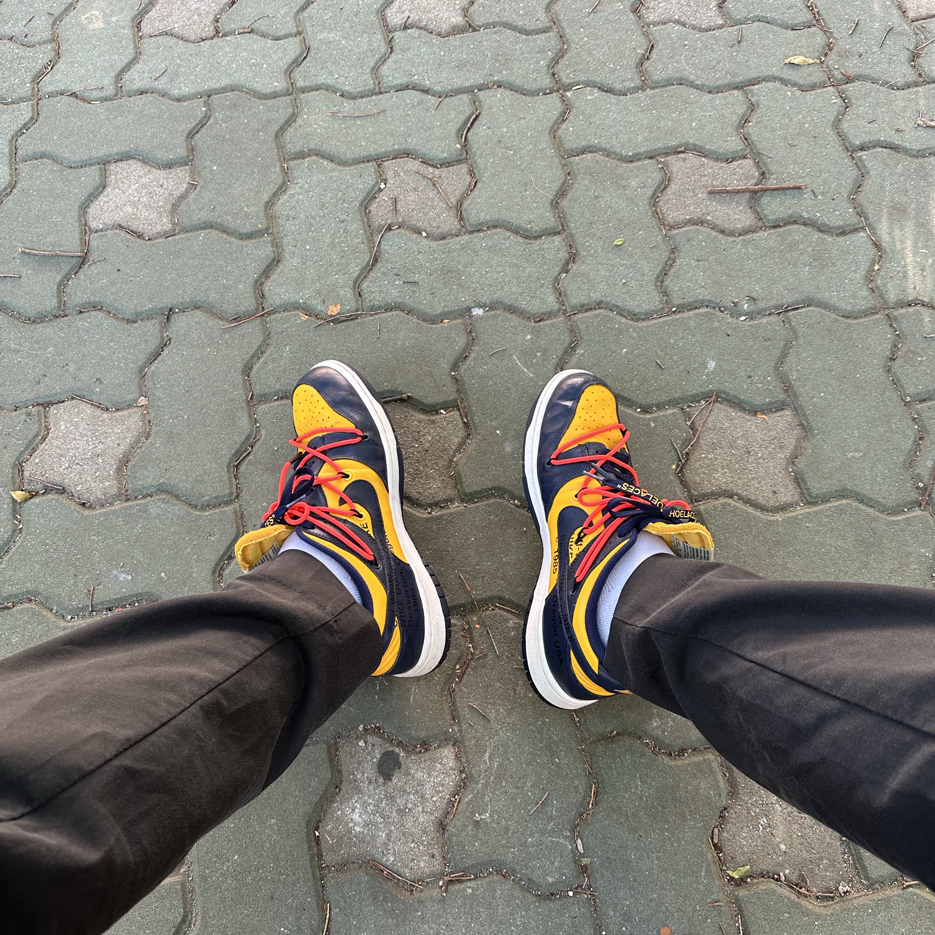 Nike x Off-White Dunk Low University Gold Midnight Navy 착용 스타일 - 2