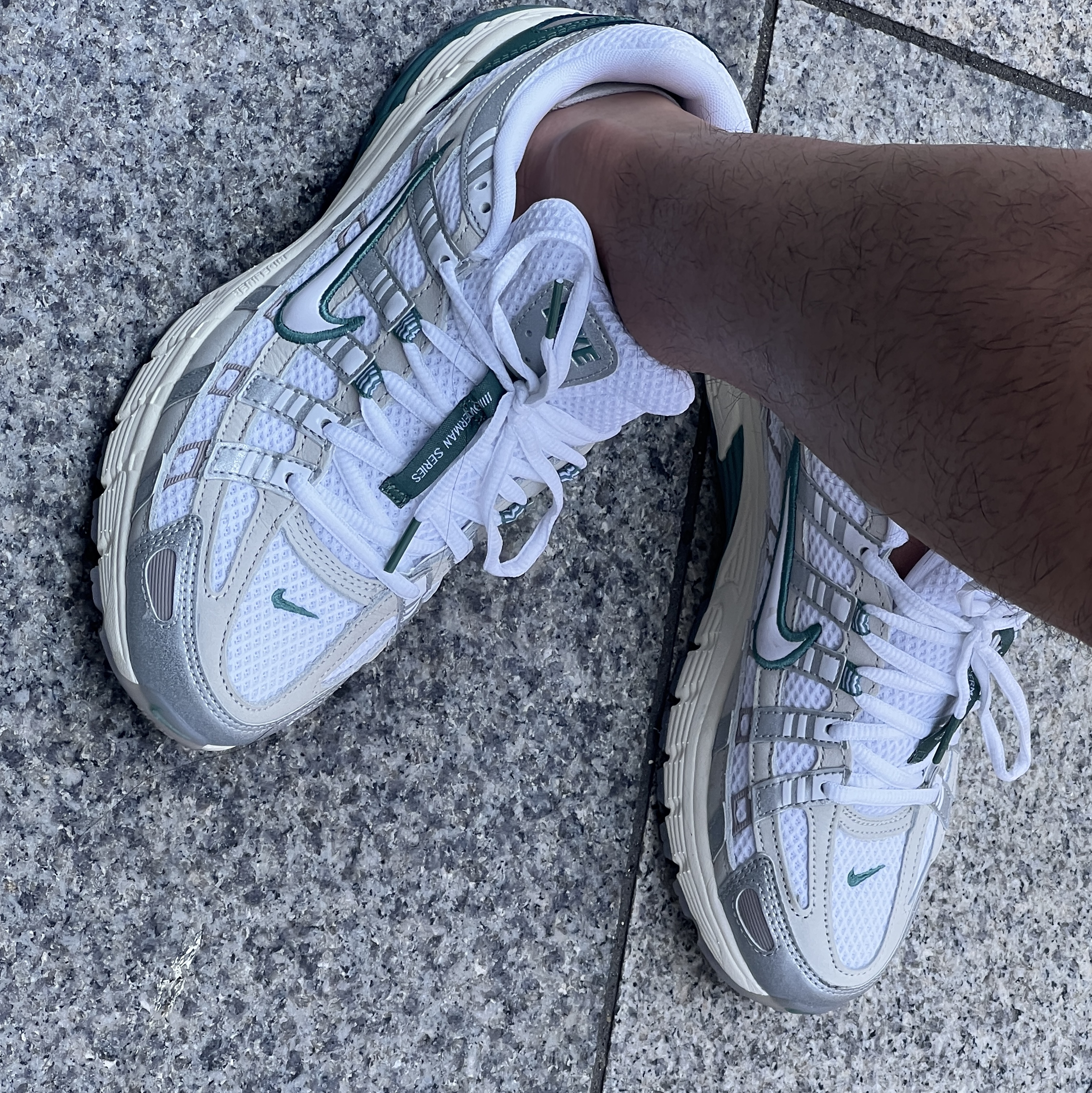 Nike P-6000 Light Bone White Metallic Silver 착용 스타일