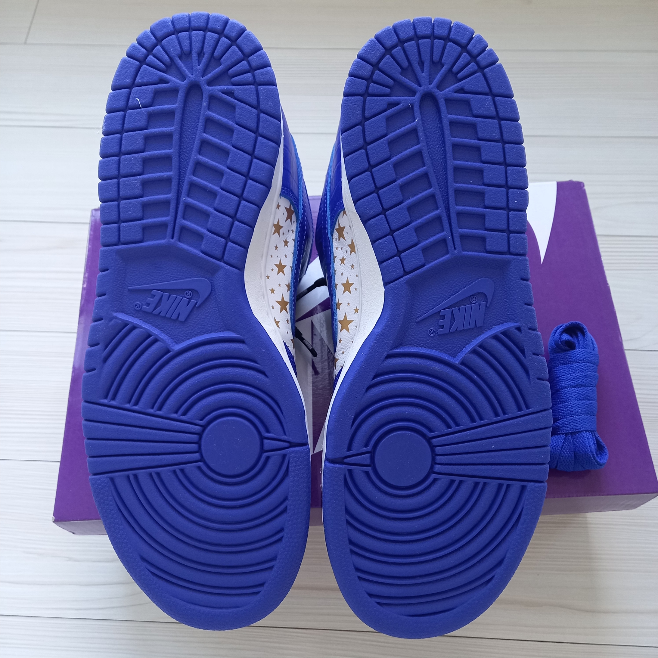 Nike x Supreme SB Dunk Low Hyper Blue 착용 스타일 - 8