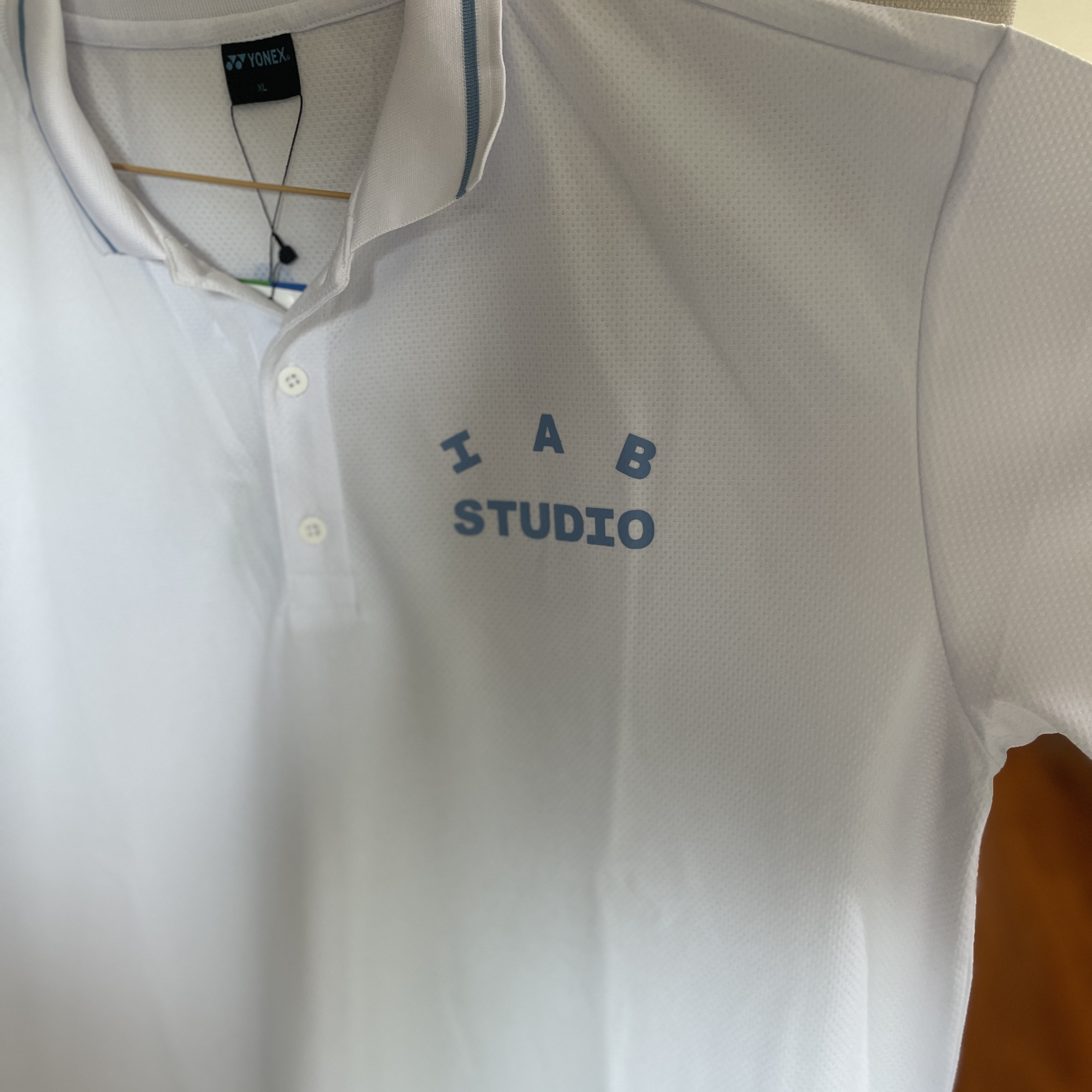 IAB Studio x Yonex Game Shirt White 착용 스타일 - 3