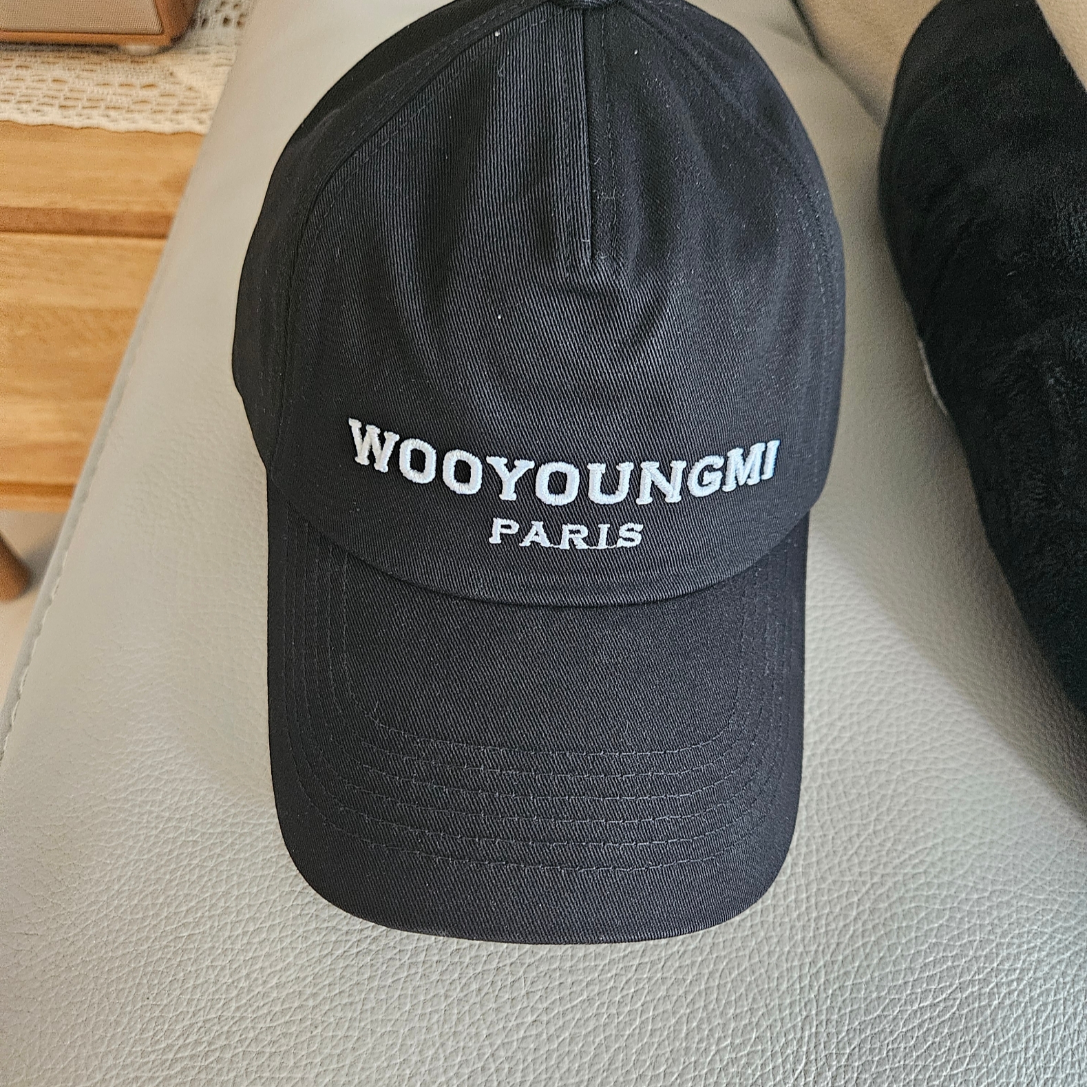 Wooyoungmi Embroidered Ball Cap Black 착용 스타일