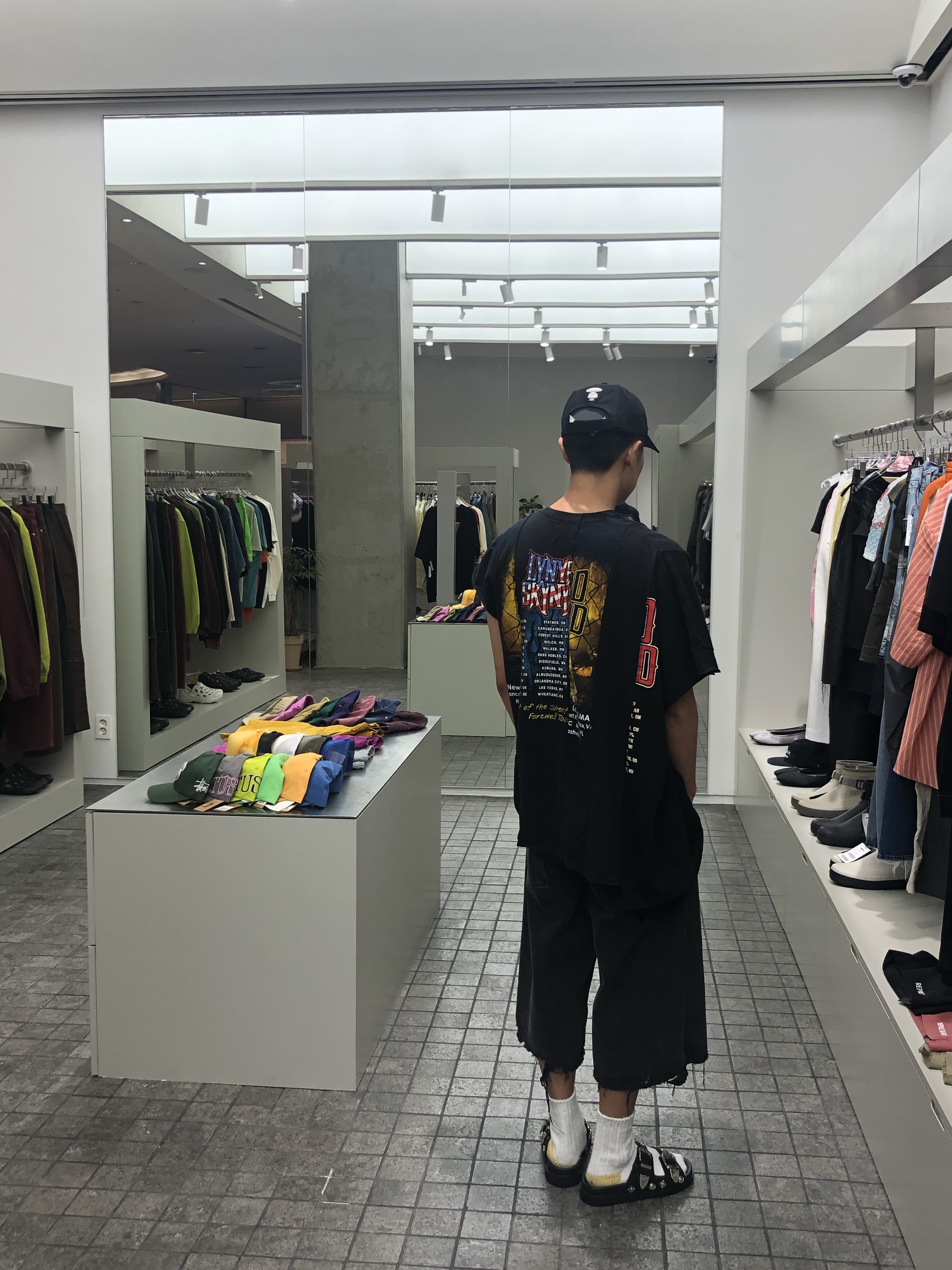 AAPE Cap Black, Martine Rose Jean Short Black Wash Gaffer Tape 착용 스타일 - 2