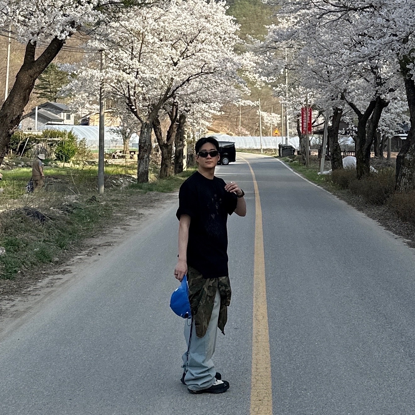 Undermycar Gashutein 6 Six People Graphic T-Shirt Bristol Black - 24SS, Nonnod Zip Jacket Camo 착용 스타일 - 1