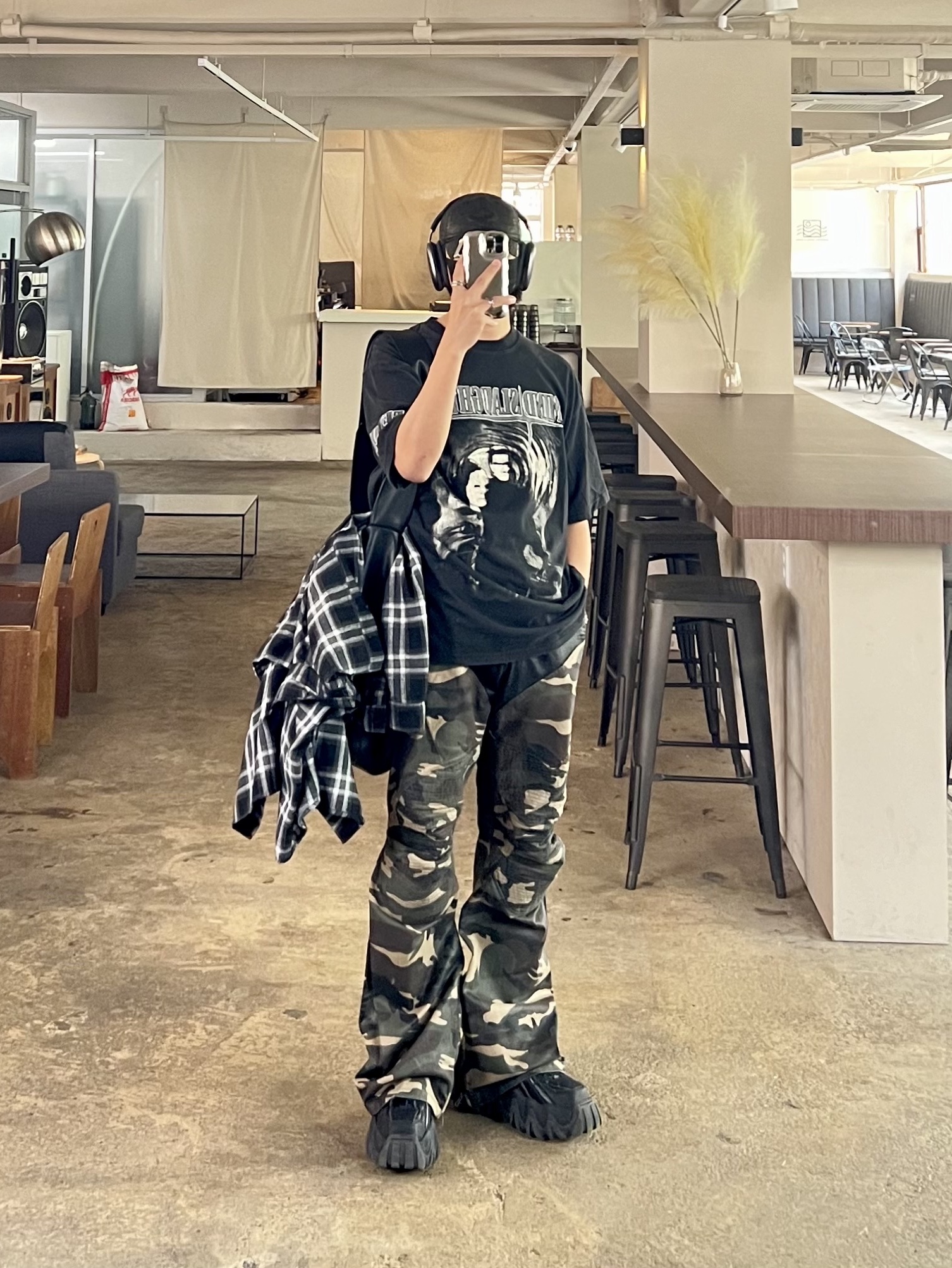 Project G/R Coated Biker Armoured Flare Pants Camo, Project G/R Mind Slaughter Vintage Washeed T-Shirt Black 착용 스타일