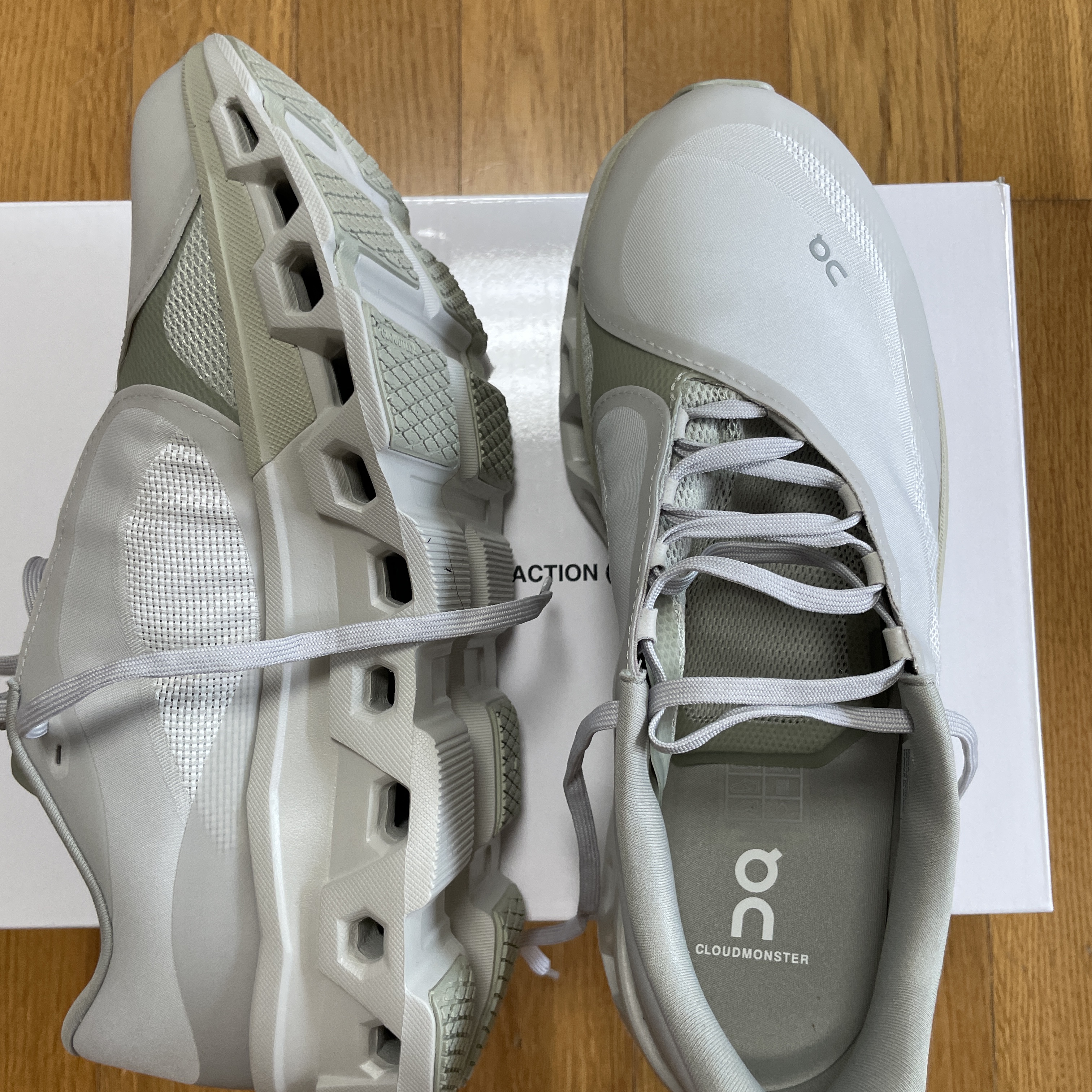 On Running x Post Archive Faction (Paf) Cloudmonster 2 Moondust Chalk 착용 스타일 - 2