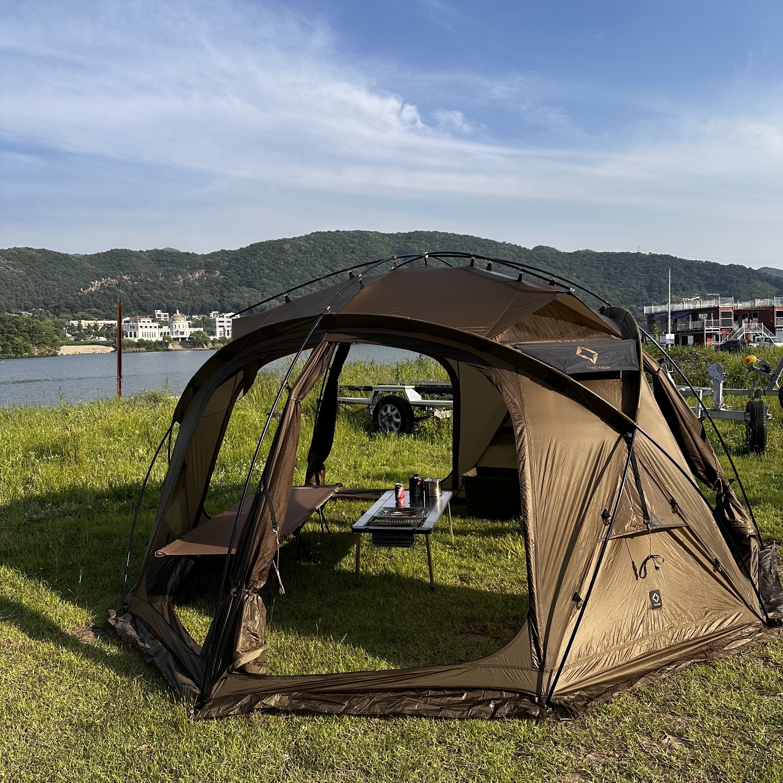 Helinox Tactical Nona Dome 4.0 Coyote Tan 착용 스타일 - 1