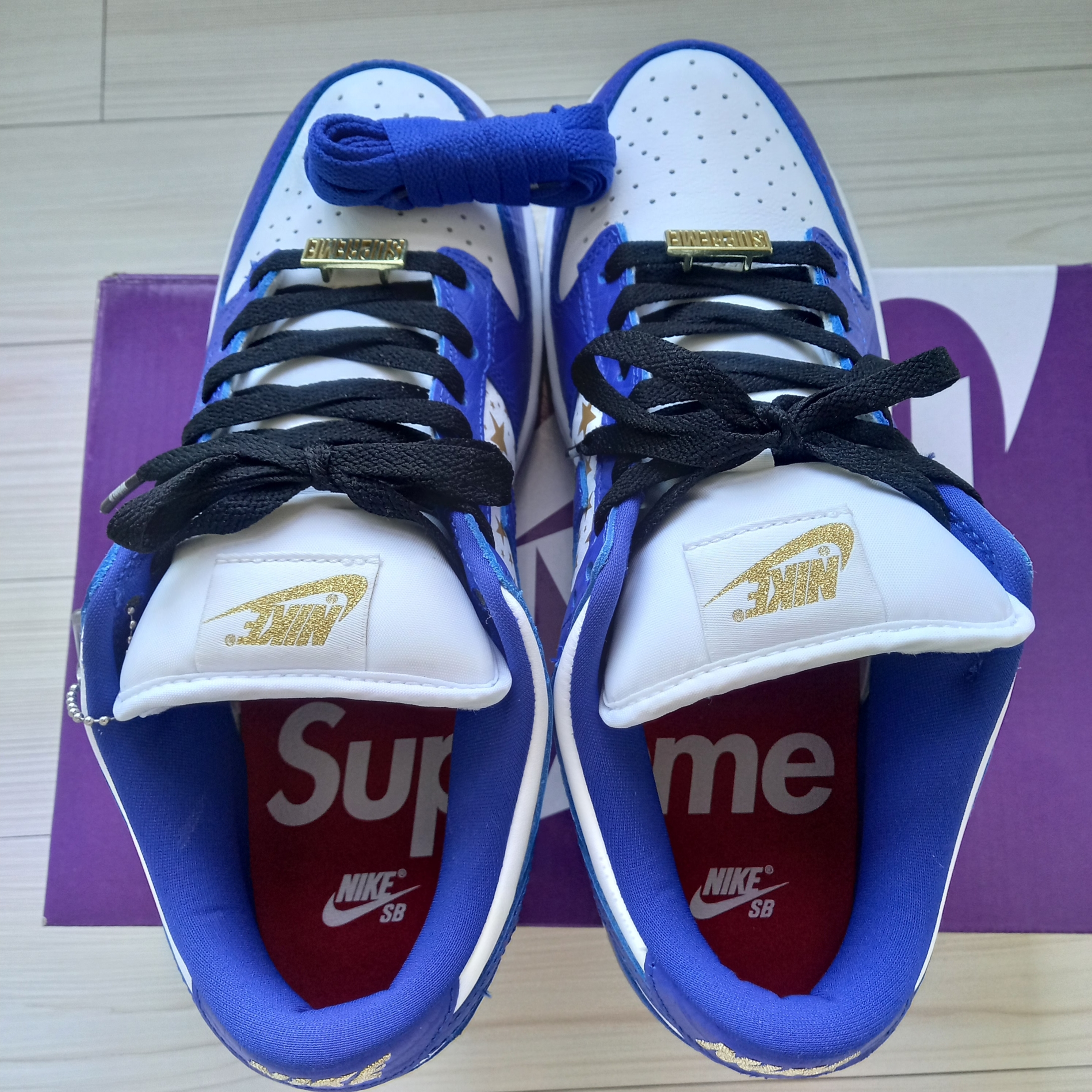 Nike x Supreme SB Dunk Low Hyper Blue 착용 스타일 - 6