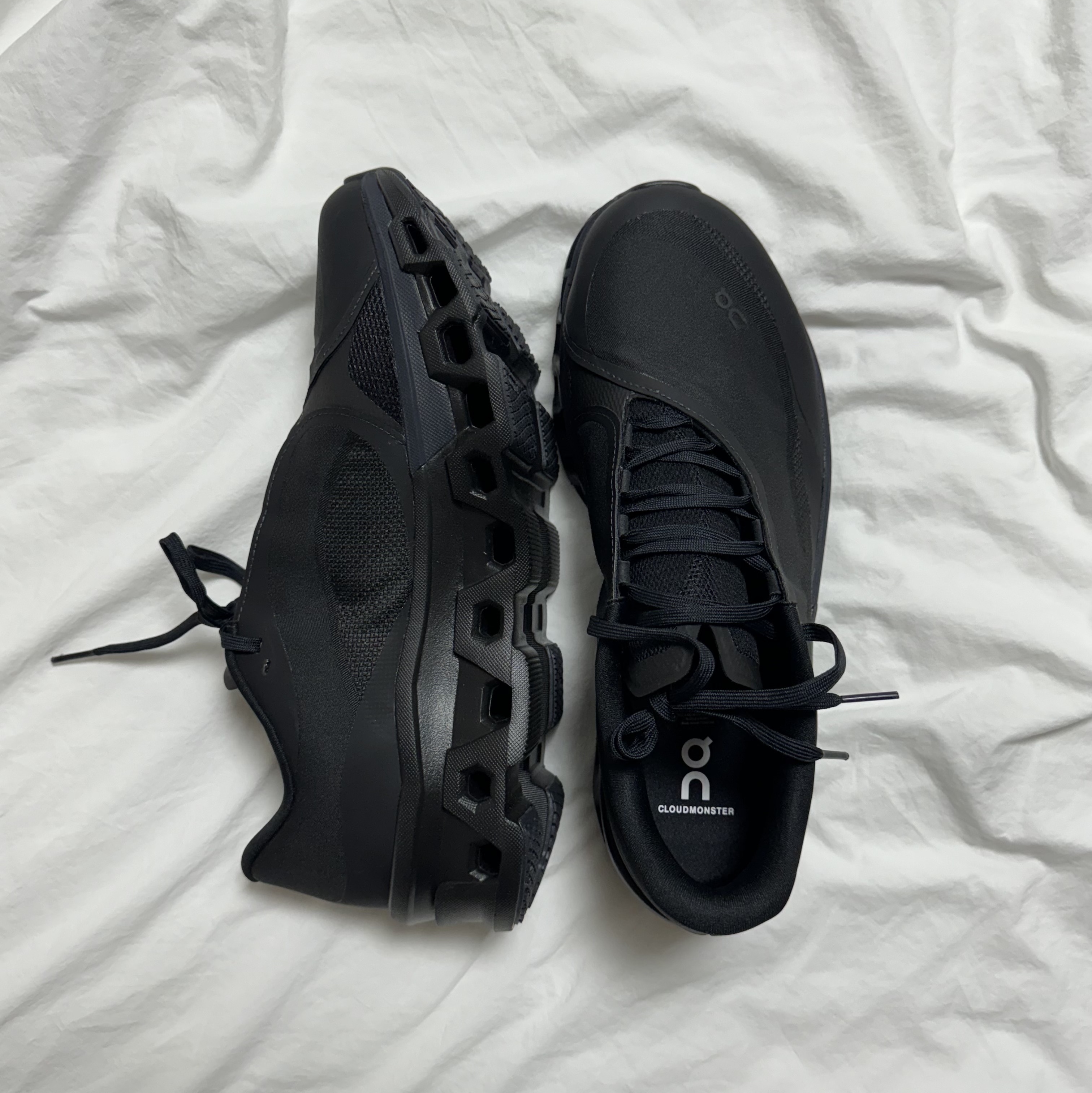 On Running x Post Archive Faction (Paf) Cloudmonster 2 Black Magnet 착용 스타일 - 3