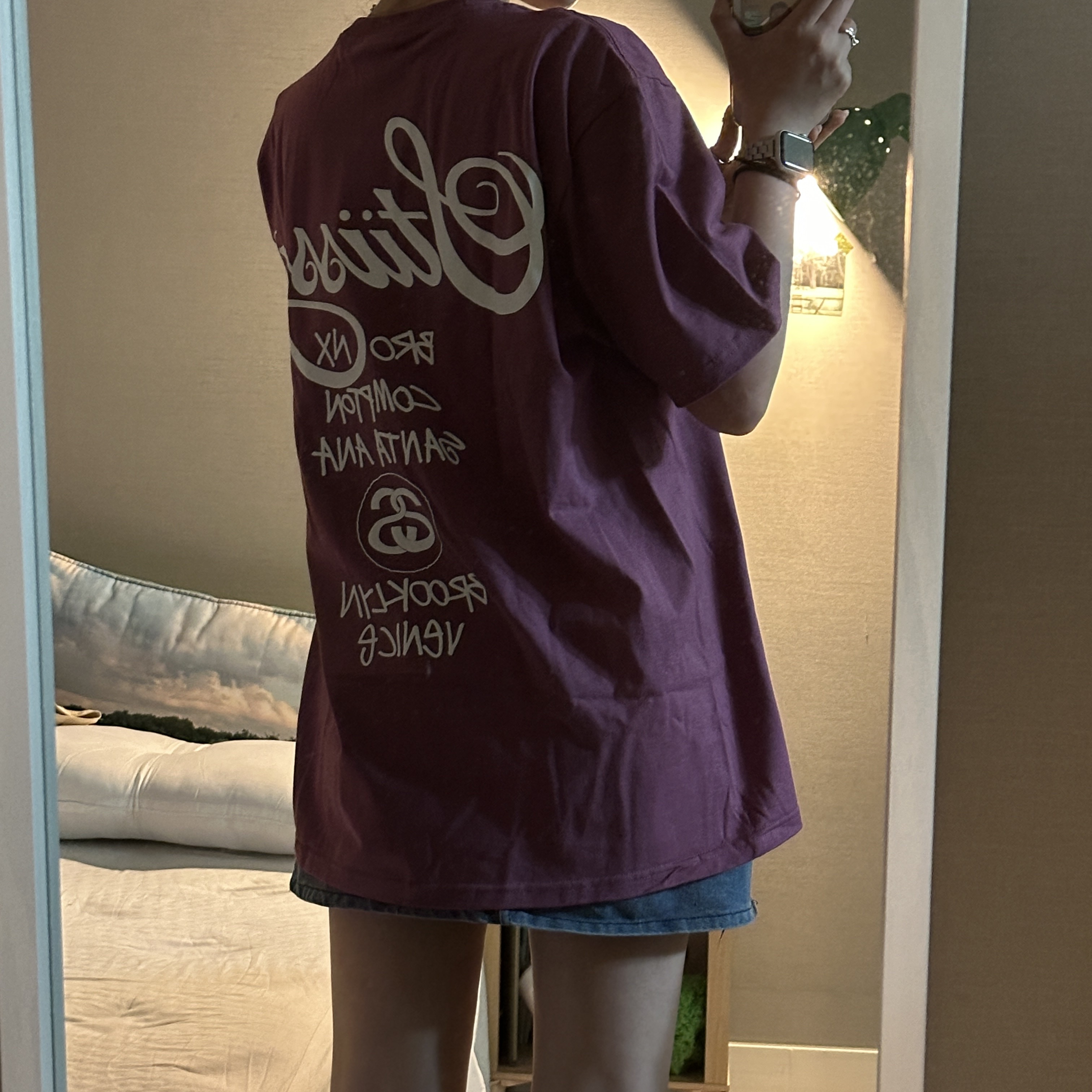 Stussy World Tour T-Shirt Berry 2024 착용 스타일 - 2