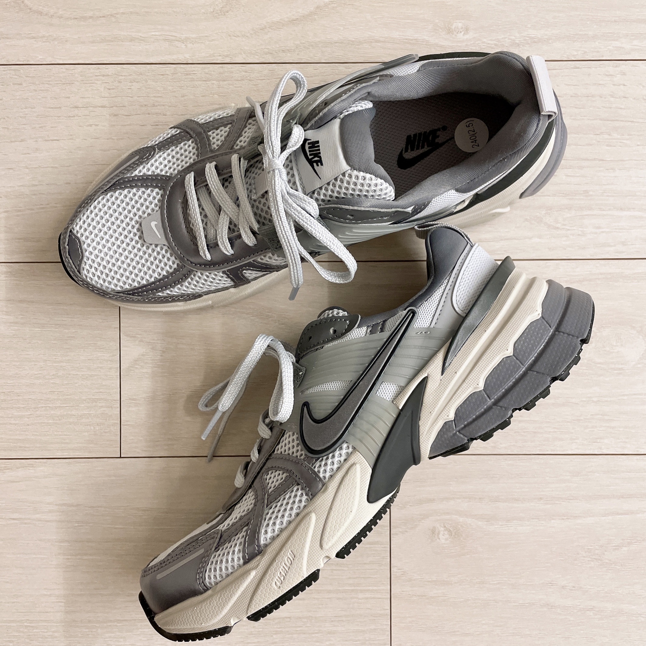 Nike V2K Run Pure Platinum Wolf Grey 착용 스타일