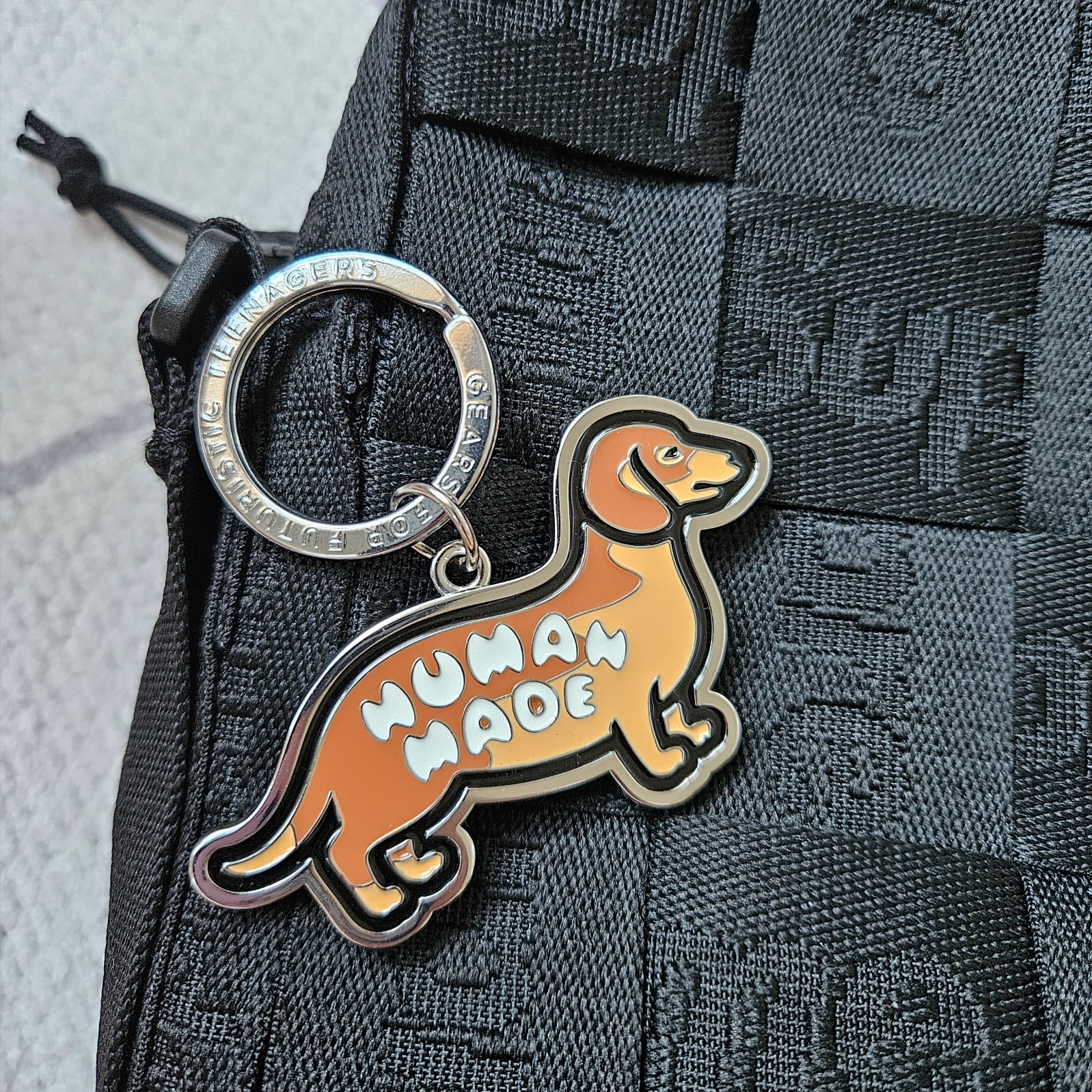 Human Made Dachs Keyring Brown, Supreme Woven Shoulder Bag Black - 23SS 착용 스타일