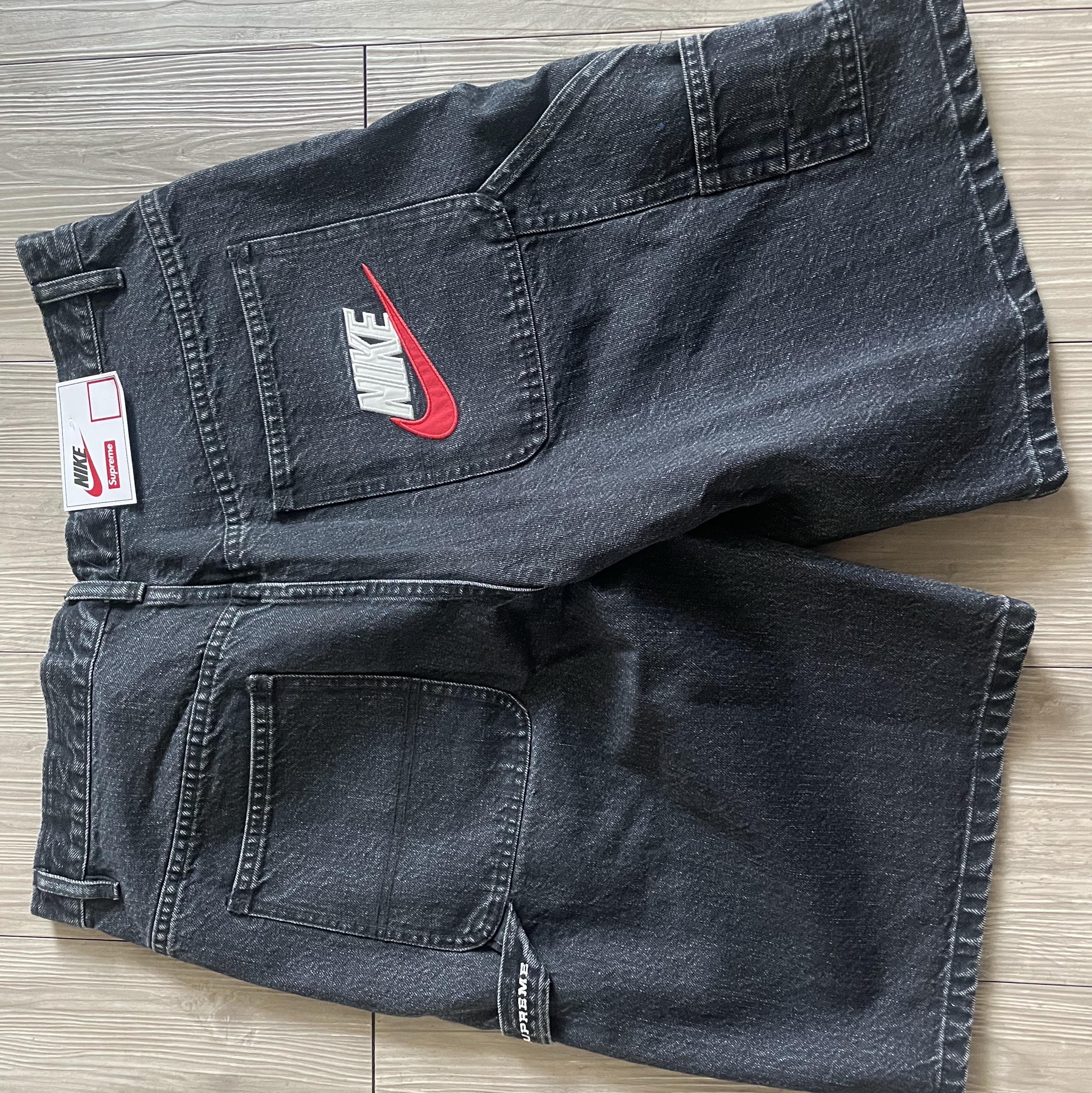 Supreme x Nike Denim Short Black - 24SS 착용 스타일 - 4