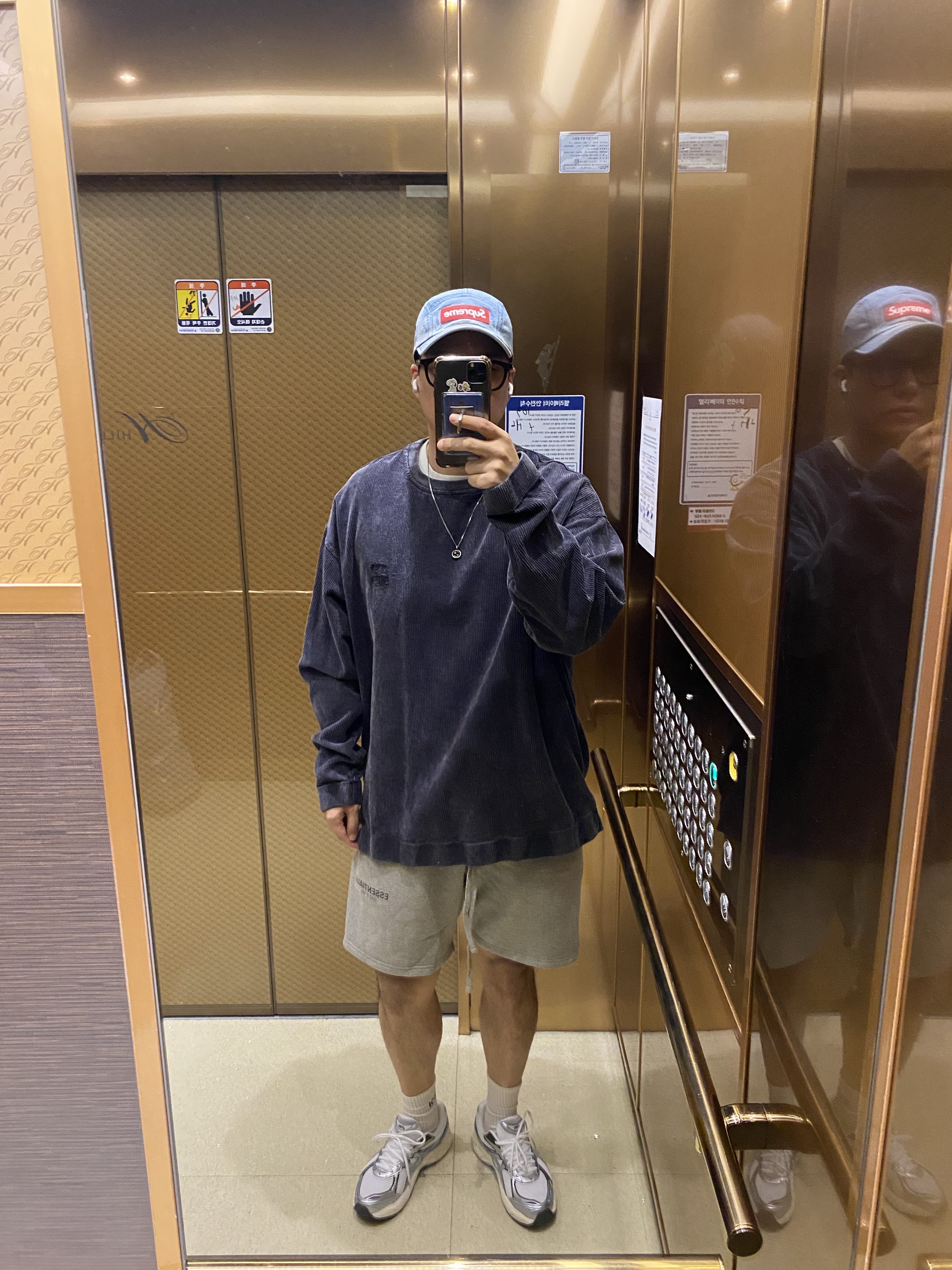 Supreme Washed Chino Twill Camp Cap Denim - 21FW, Essentials Sweatshorts Heather Oatmeal - 21SS 착용 스타일