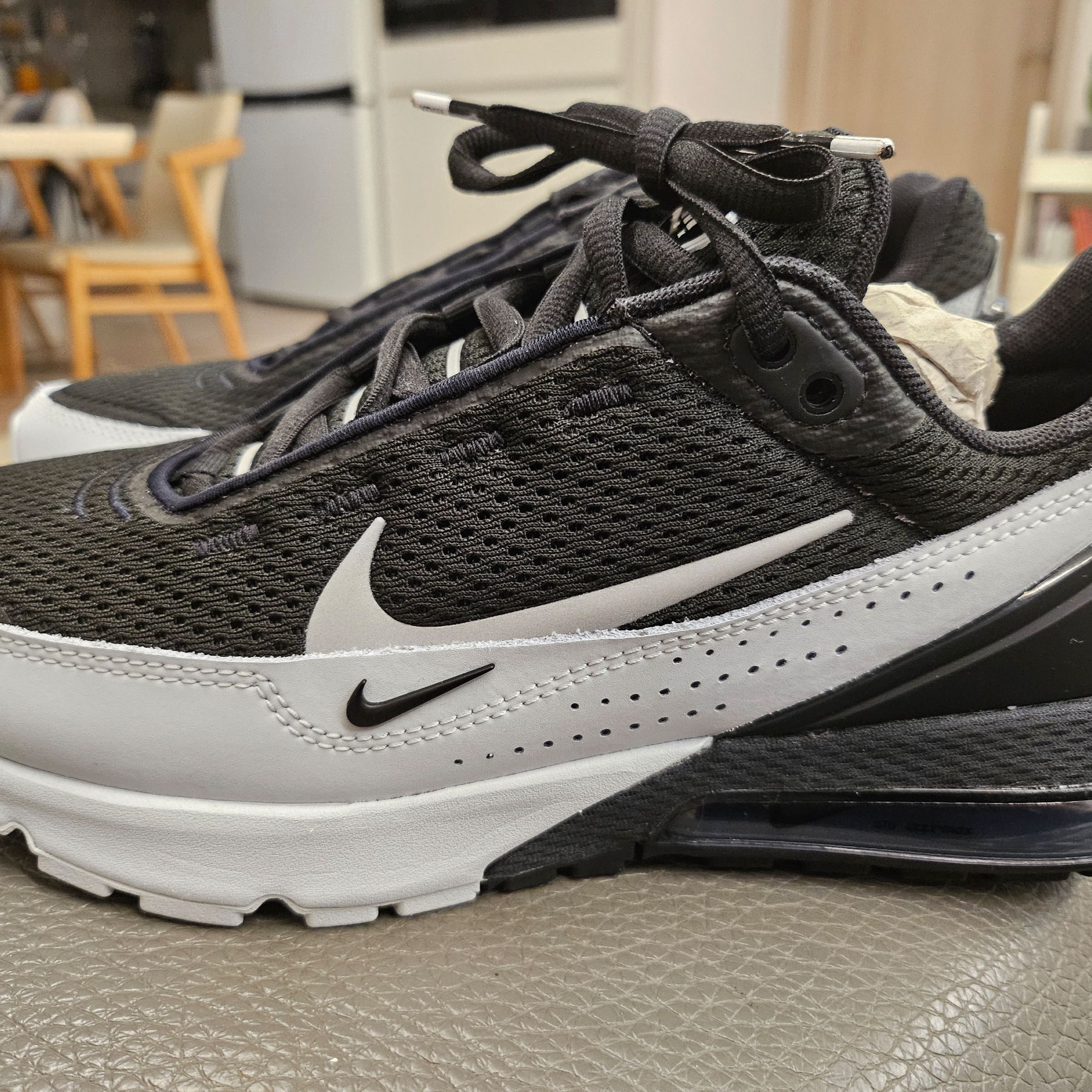 Nike Air Max Pulse Black Pure Platinum 착용 스타일