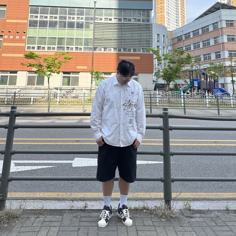 Gentle Monster x Maison Margiela MM011 Clear Black Gradient, Stussy World Tour Shirt White 착용 스타일 - 1