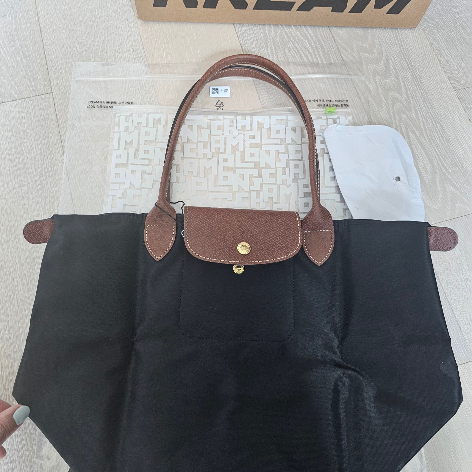 Longchamp Le Pliage Original Tote Bag M Black 착용 스타일