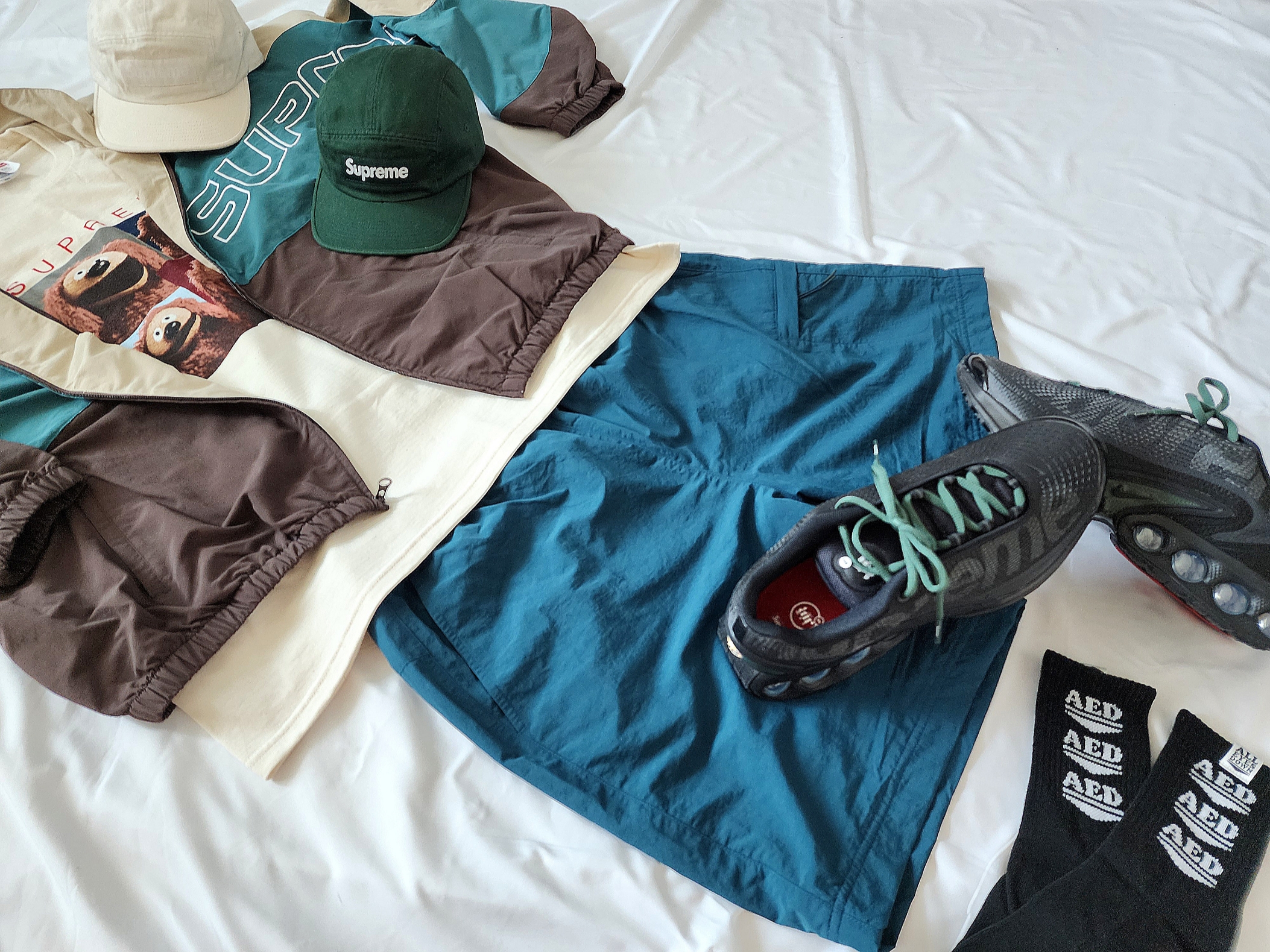 Supreme Rowlf T-Shirt Natural - 24SS, Supreme Washed Chino Twill Camp Cap Natural - 23FW 착용 스타일 - 3
