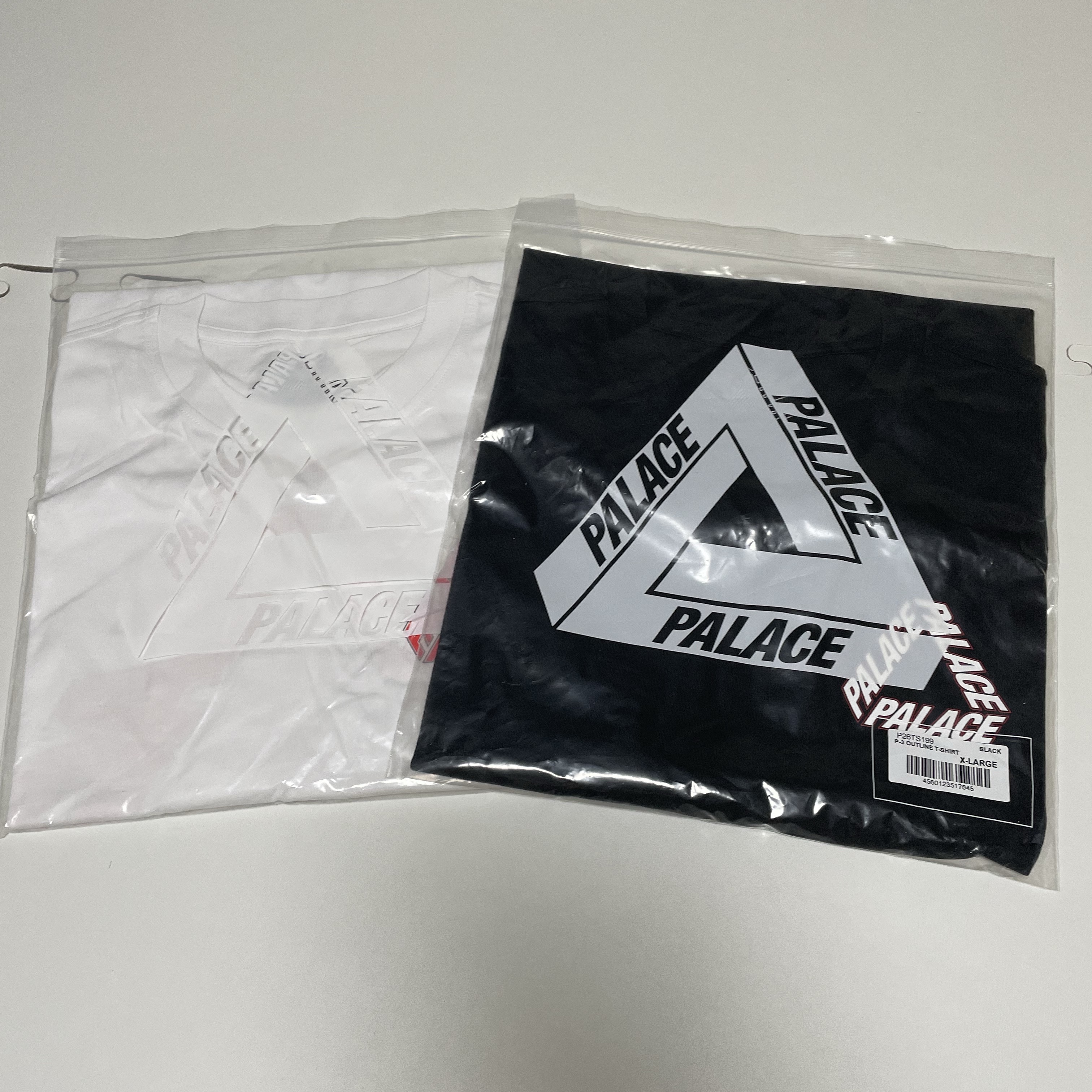 Palace P-3 Outline T-Shirt Black - 24SS, Palace P-3 Outline T-Shirt White - 24SS 착용 스타일 - 1