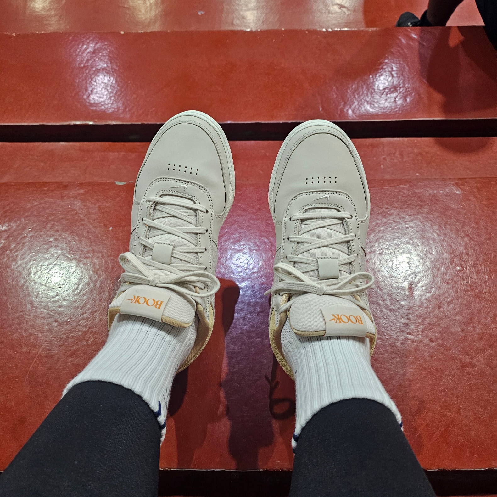 Nike Book 1 EP Light Orewood Brown 착용 스타일 - 1