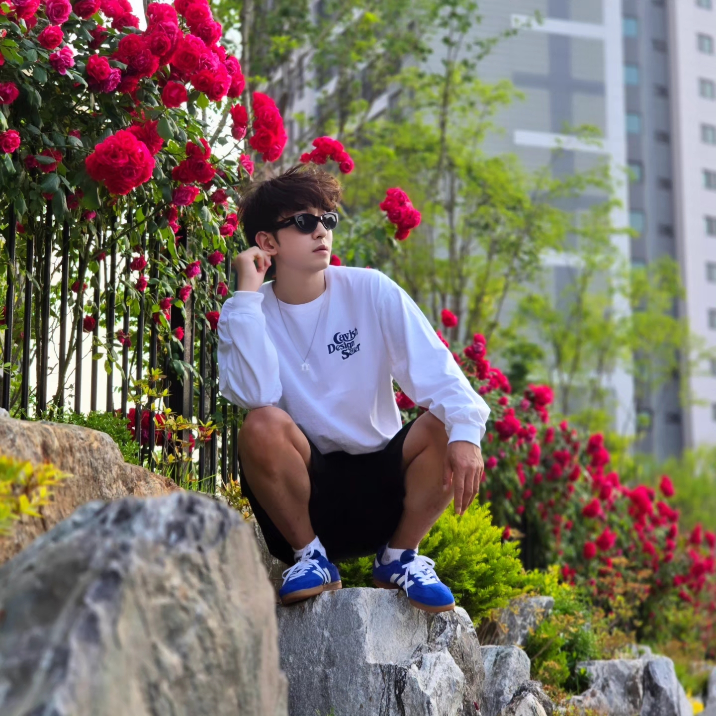 Millo Archive Minimalist Bermuda Half Pants Pine Green, Adidas Samba OG Royal Blue 착용 스타일 - 7