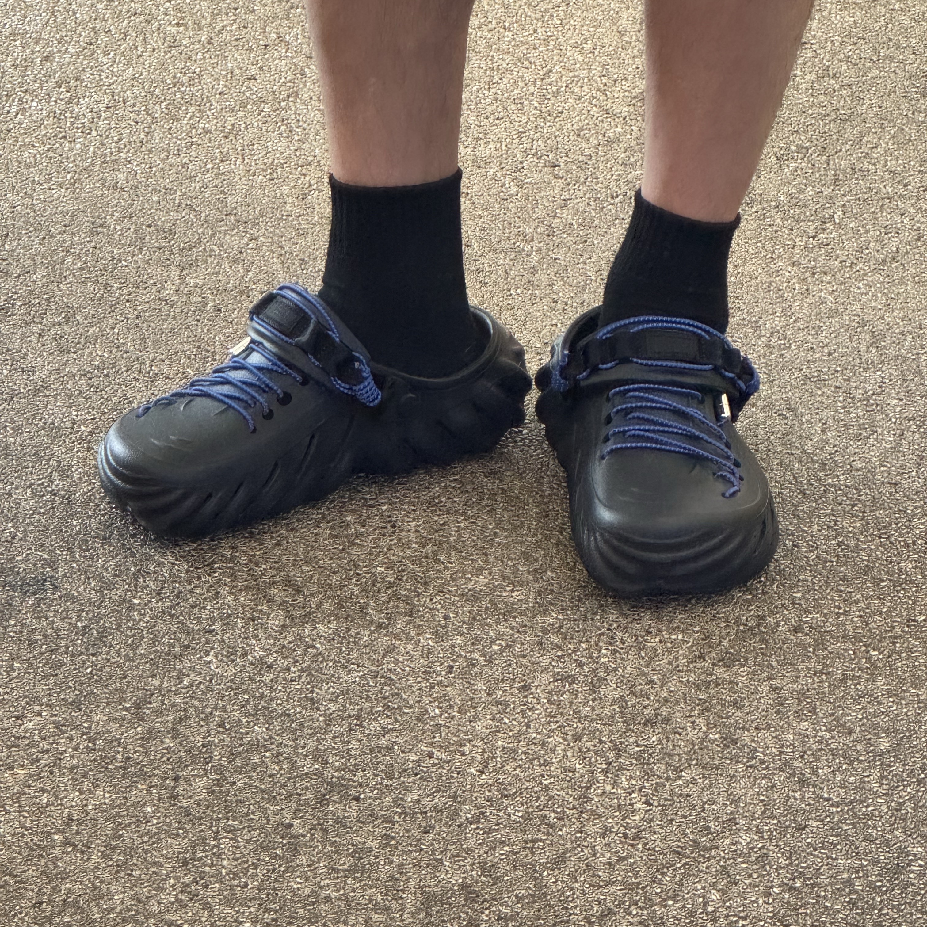 Crocs Echo Clog Black 착용 스타일