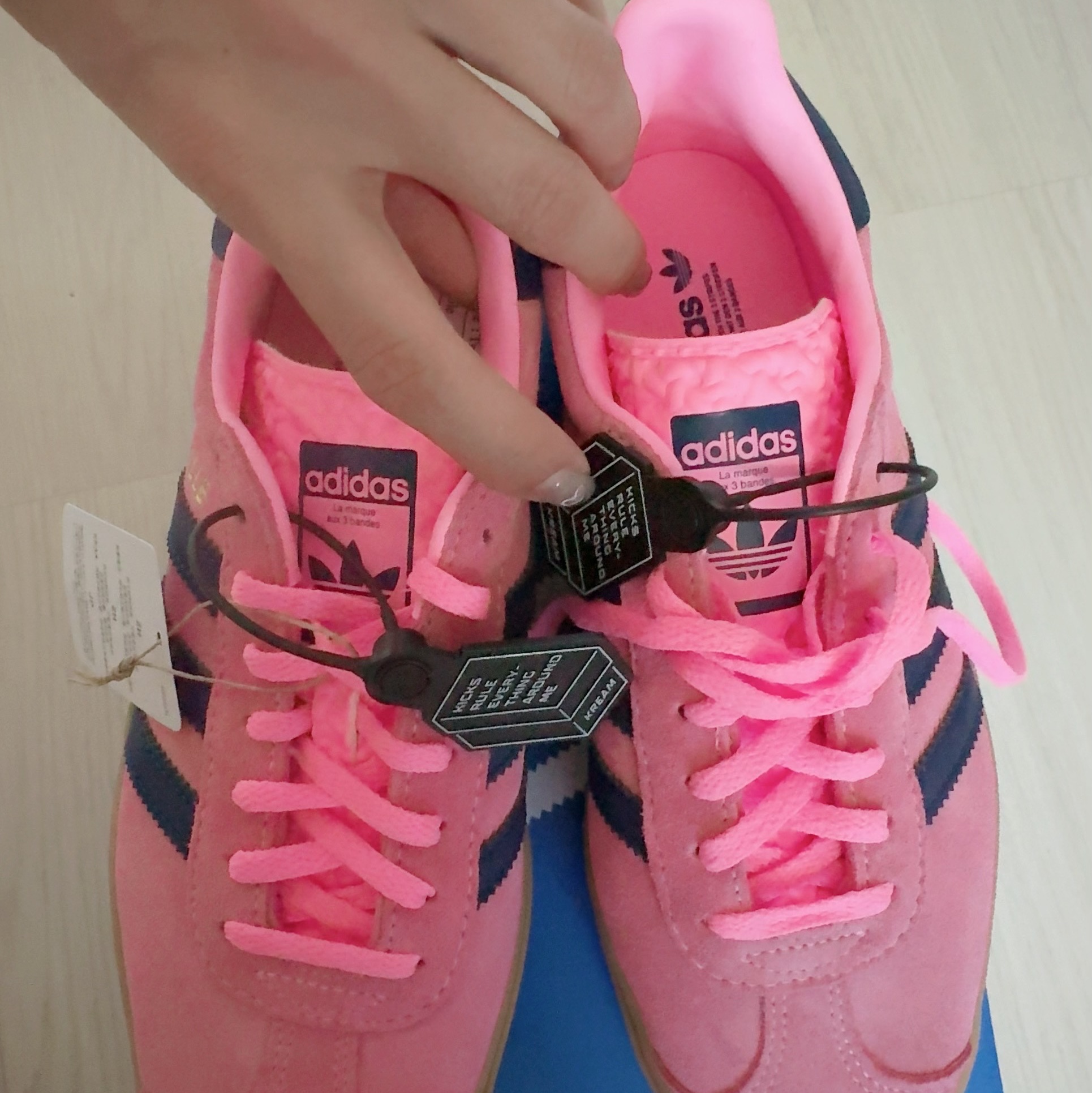 (W) Adidas Gazelle Bold Pink Glow Victory Blue 착용 스타일