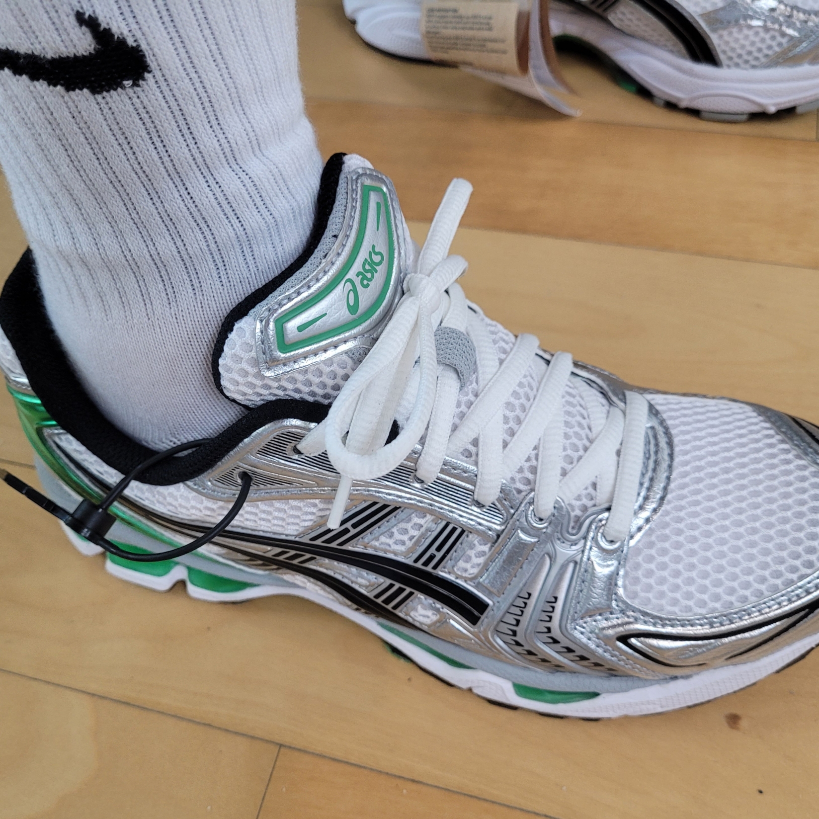 Asics Gel-Kayano 14 White Malachite Green 착용 스타일 - 2