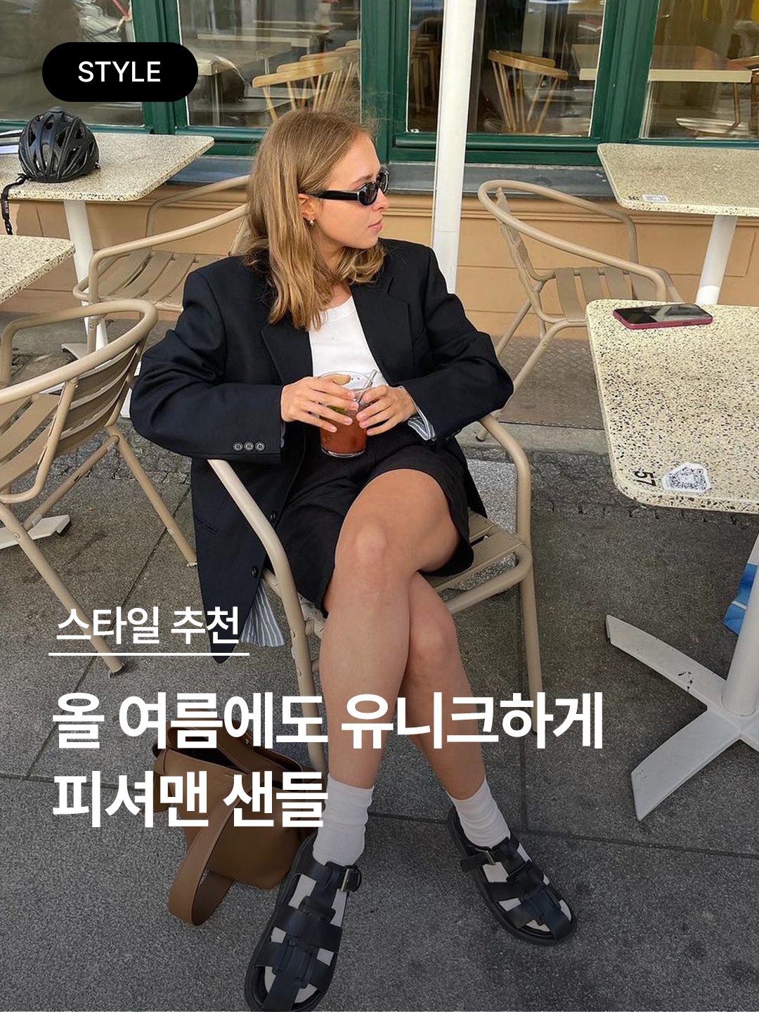 (W) Prada Sporty Fisherman Sandals Black, (W) The Row Fisherman Sandal in Smooth Nappa Leather Black 착용 스타일 - 1