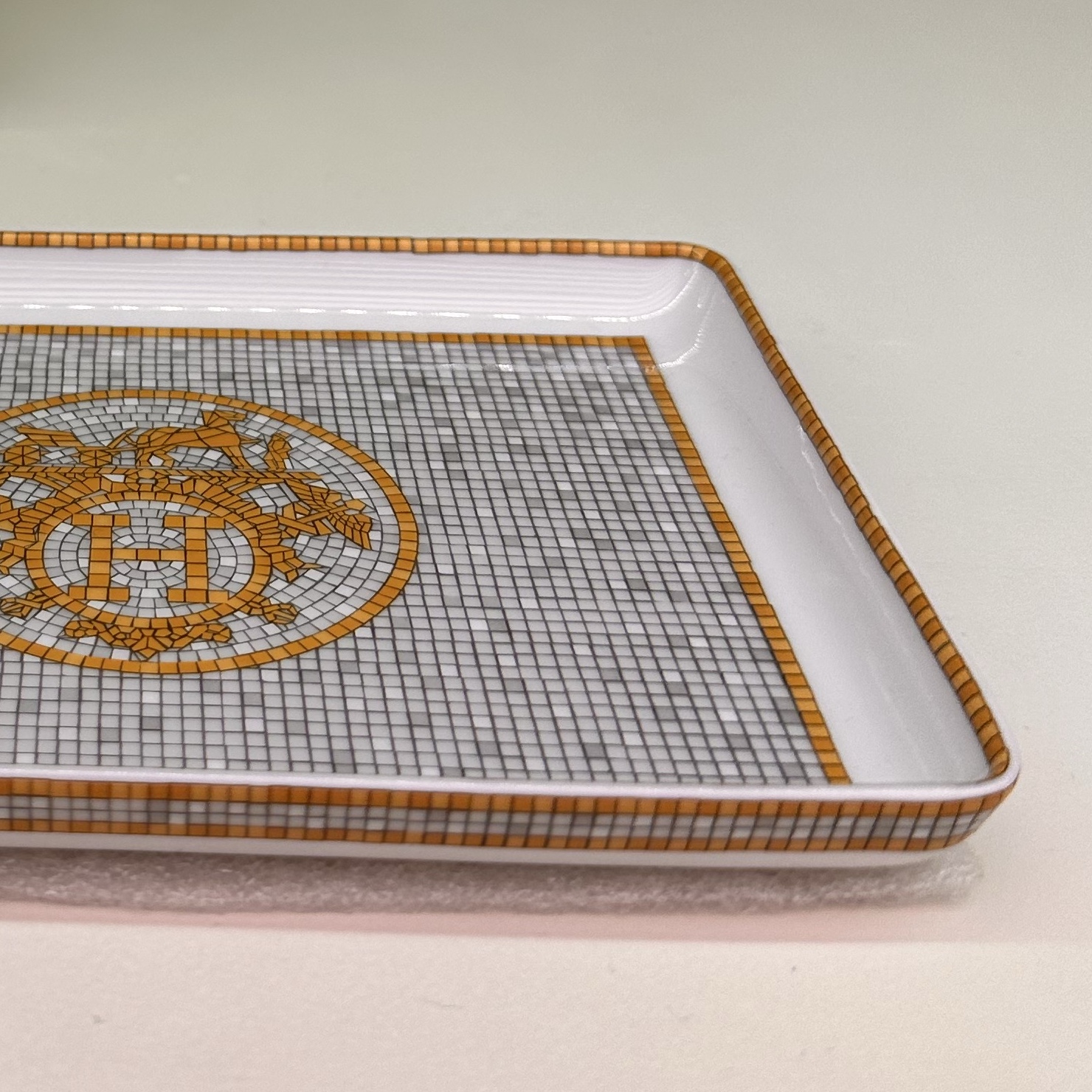 Hermes Mosaique Au 24 Small Tray Gold 착용 스타일