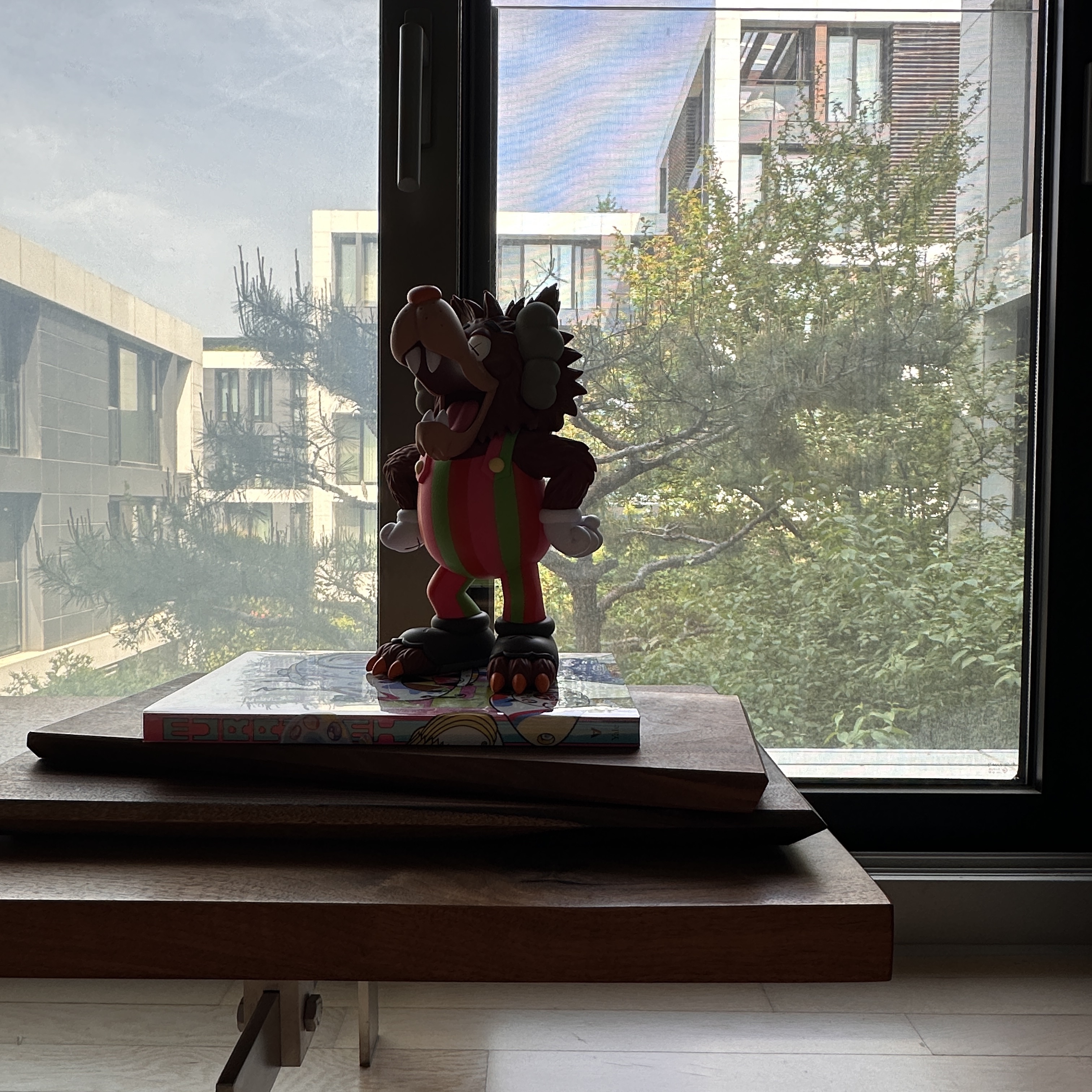 Kaws Cereal Monsters Frute Brute Figure 착용 스타일