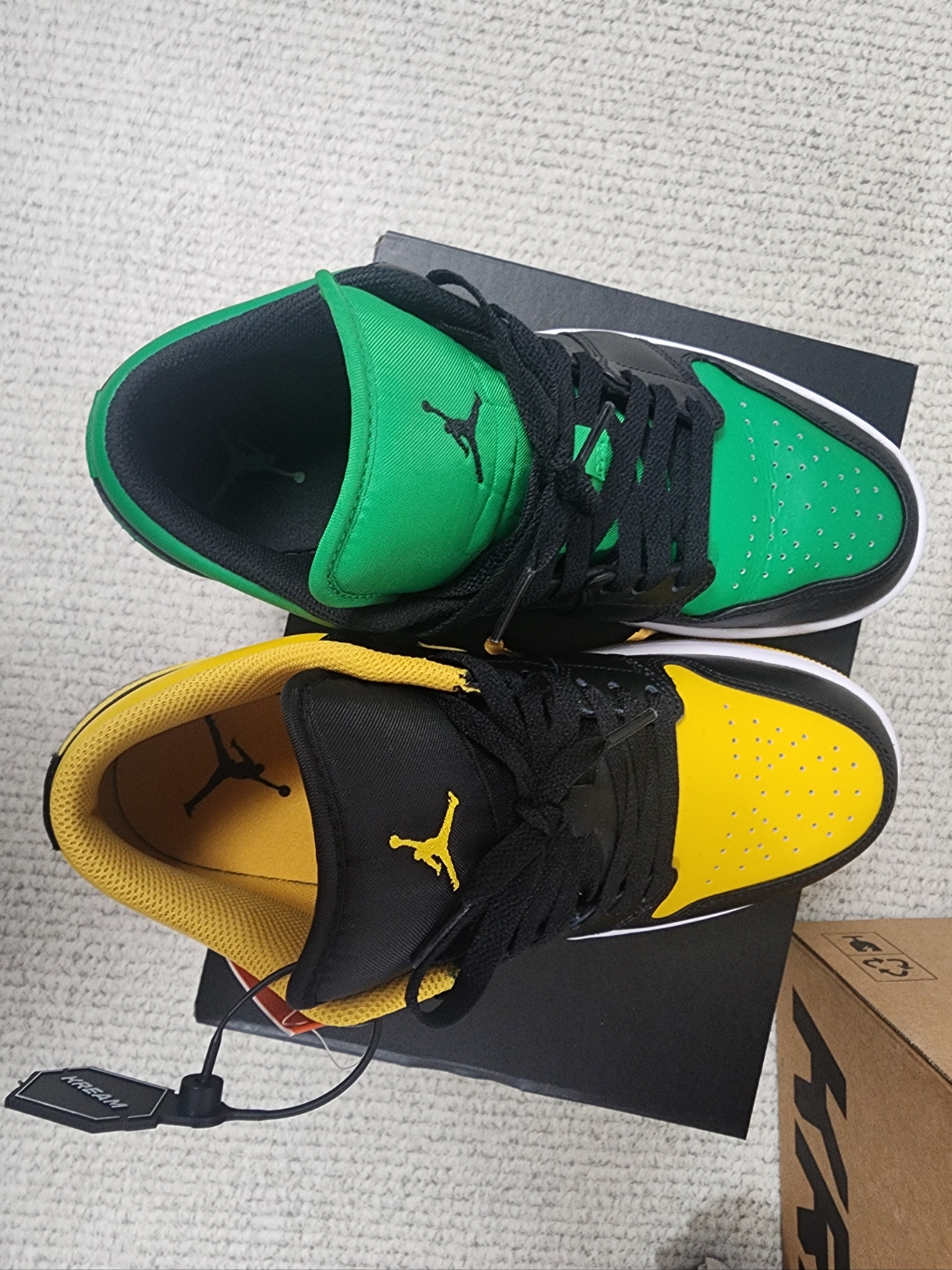 Jordan 1 Low Black Yellow Ochre 착용 스타일 - 2