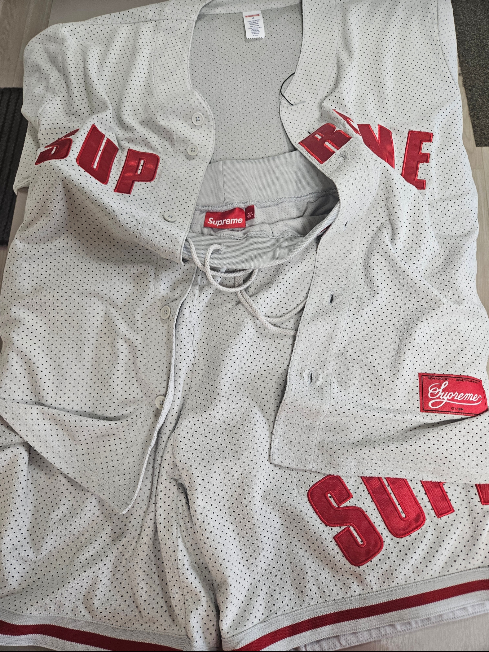 Supreme Ultrasuede Mesh Baseball Jersey Grey - 24SS, Supreme Ultrasuede Mesh Short Grey - 24SS 착용 스타일 - 1