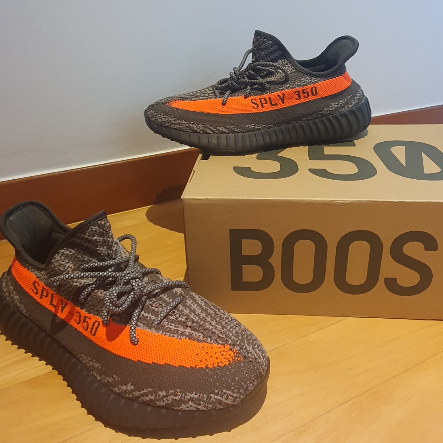Adidas Yeezy Boost 350 V2 Carbon Beluga 착용 스타일