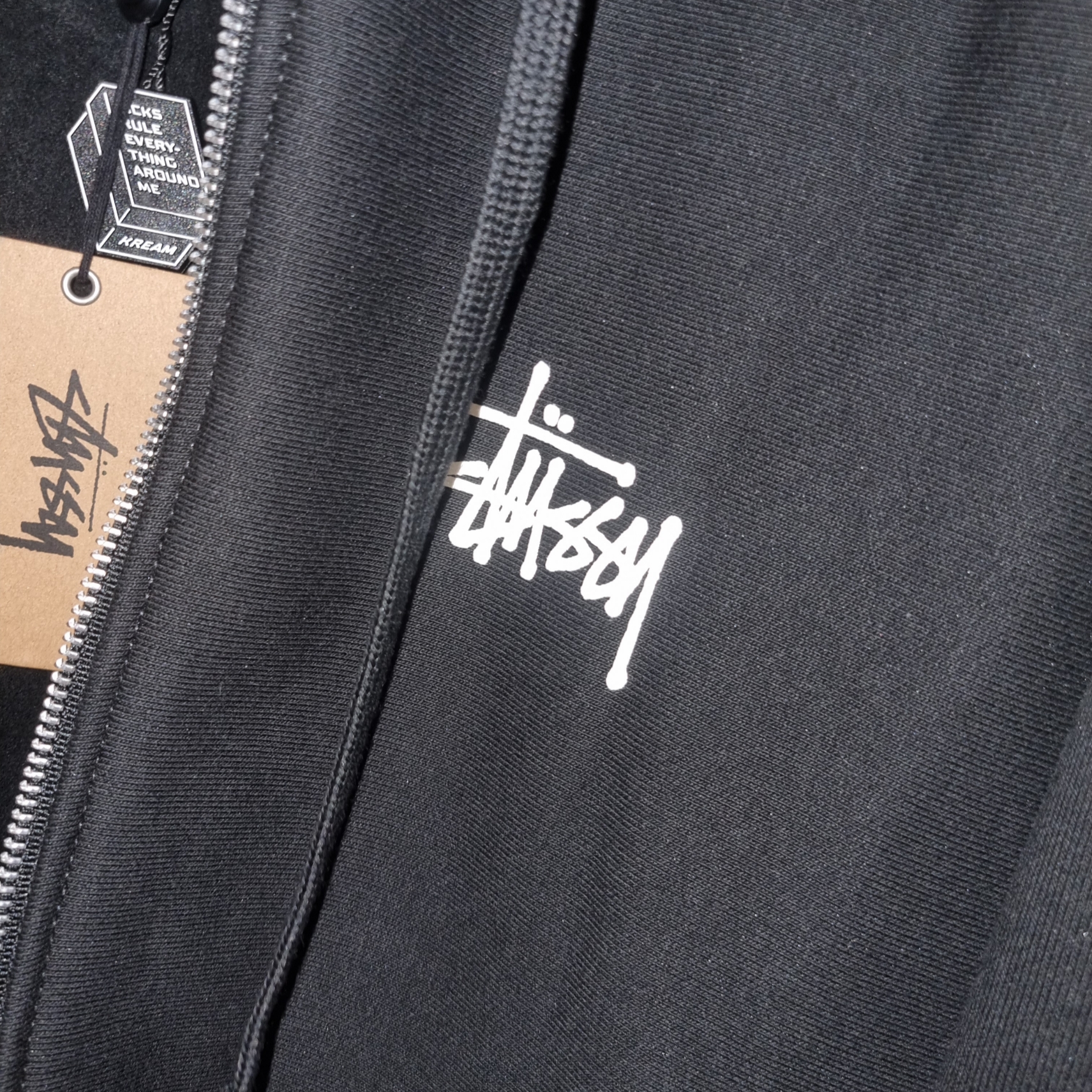 Stussy Basic Zip Hoodie Black 착용 스타일