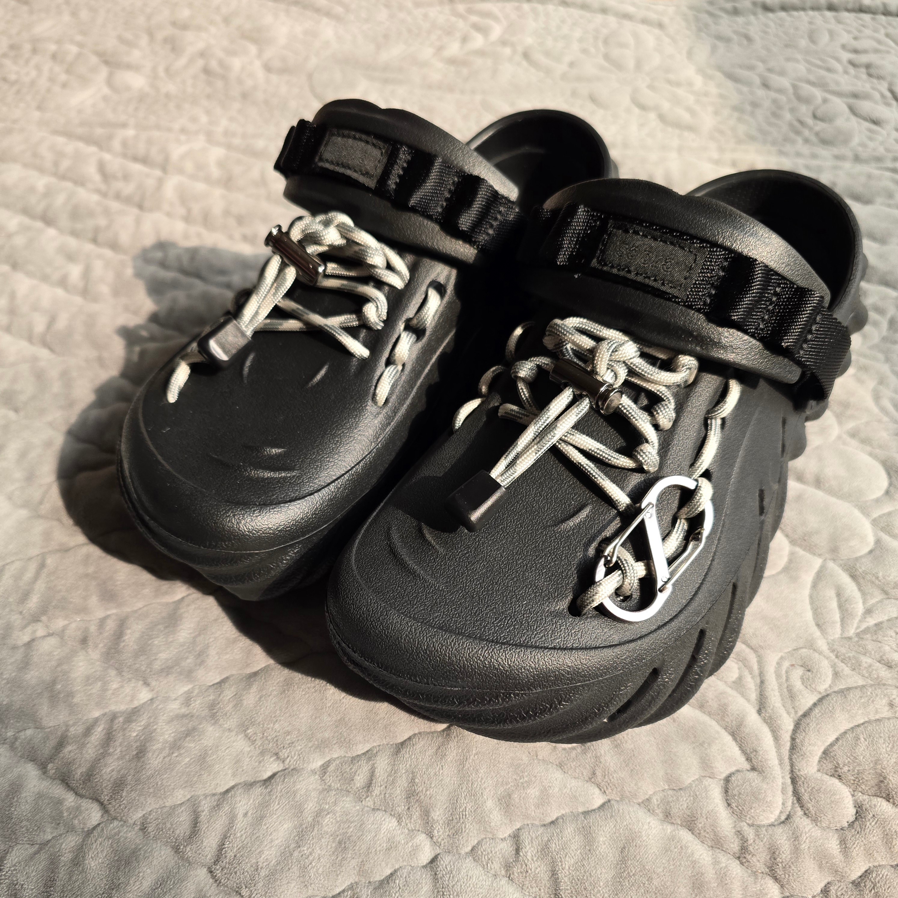Crocs Echo Clog Black 착용 스타일