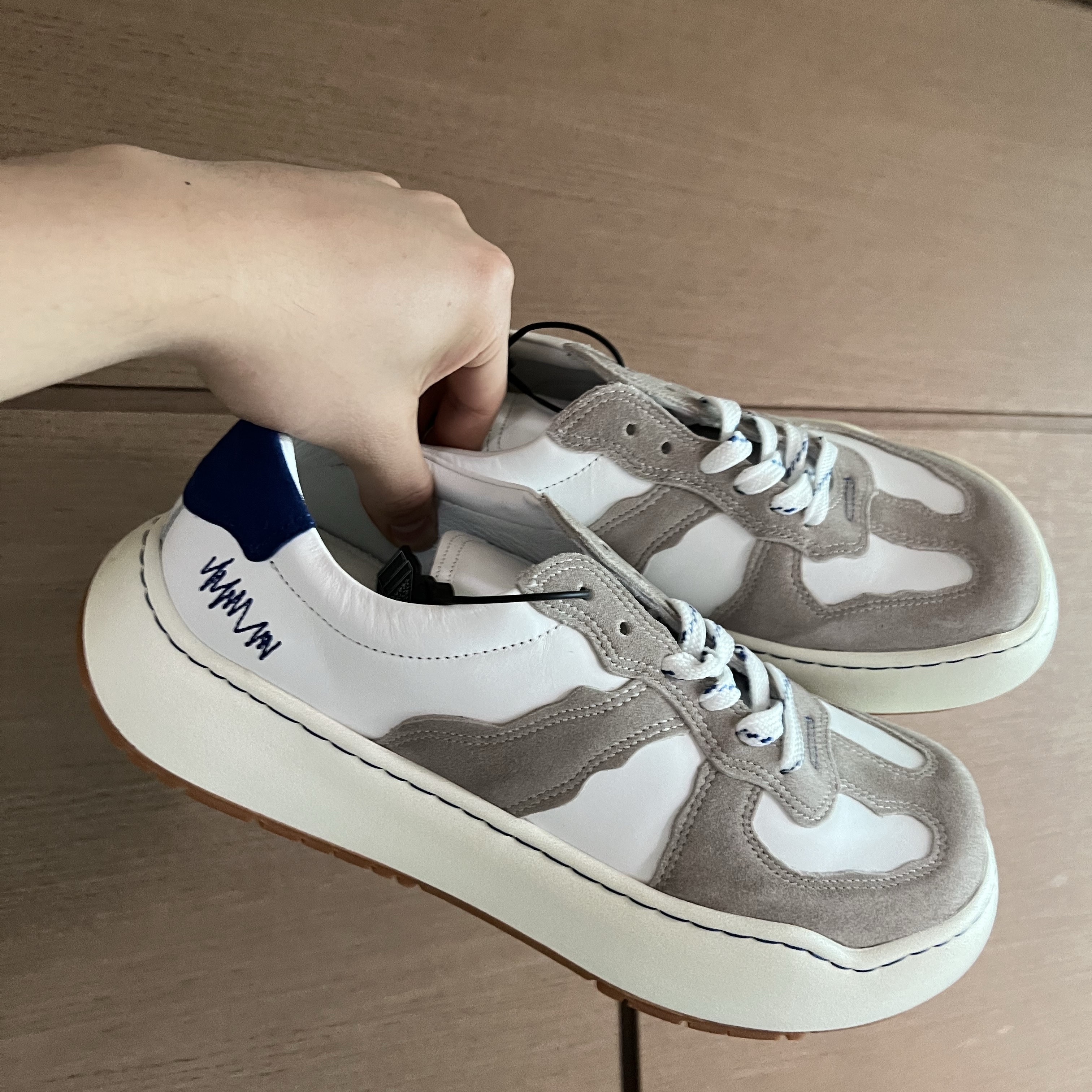 Ader Error Log; Baus Off White 착용 스타일