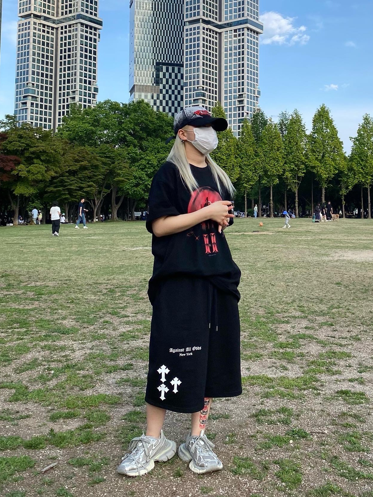 [더블적립] ETCE Fadeout Cap Black, (W) Balenciaga 3XL Sneakers Light Beige 착용 스타일 - 2