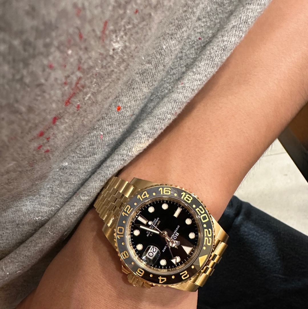 Rolex GMT-Master II 40mm 126718GRNR Black Jubilee 착용 스타일