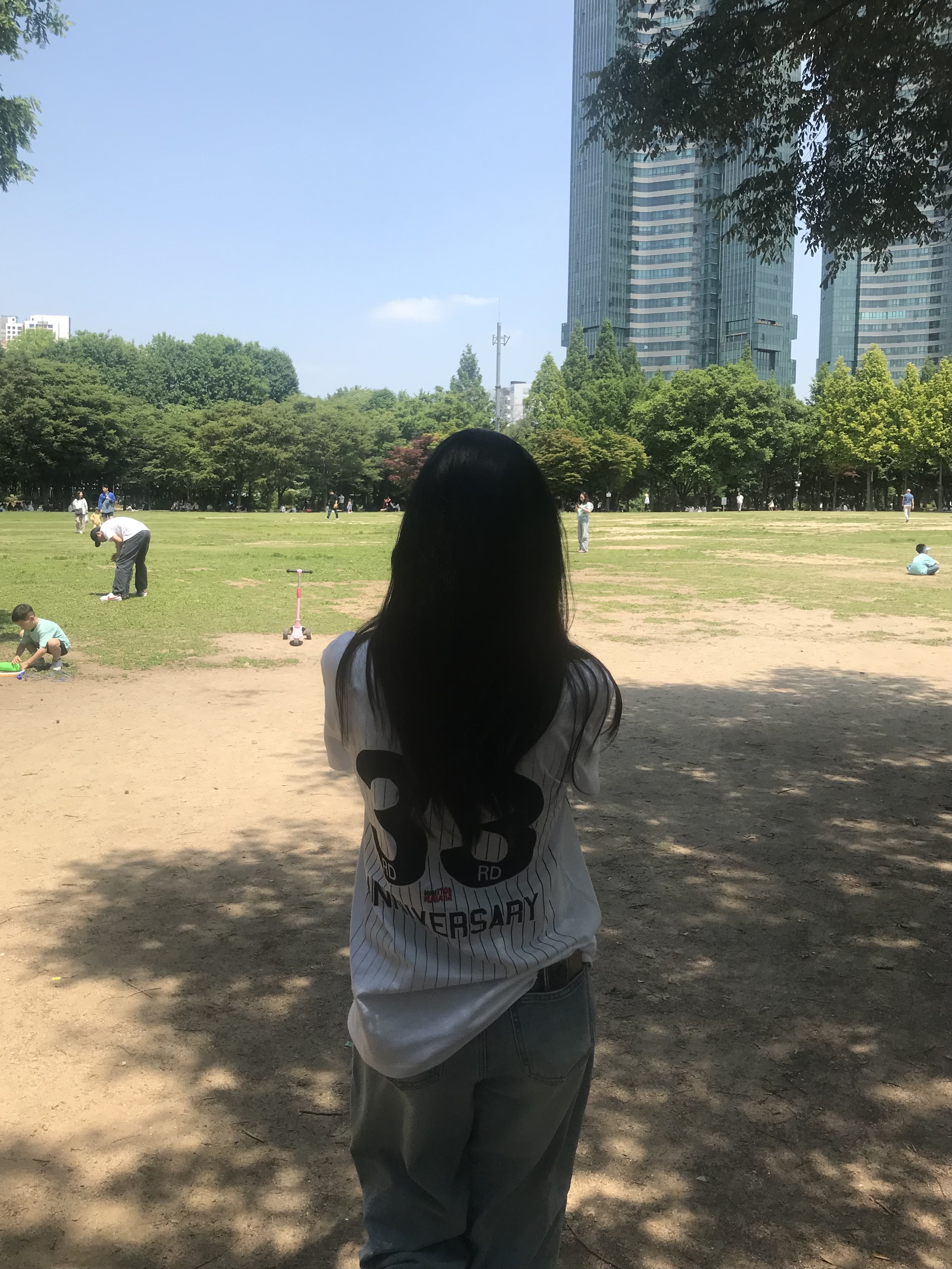 Safarispot Safarispots Magazine Tee White 착용 스타일 - 1