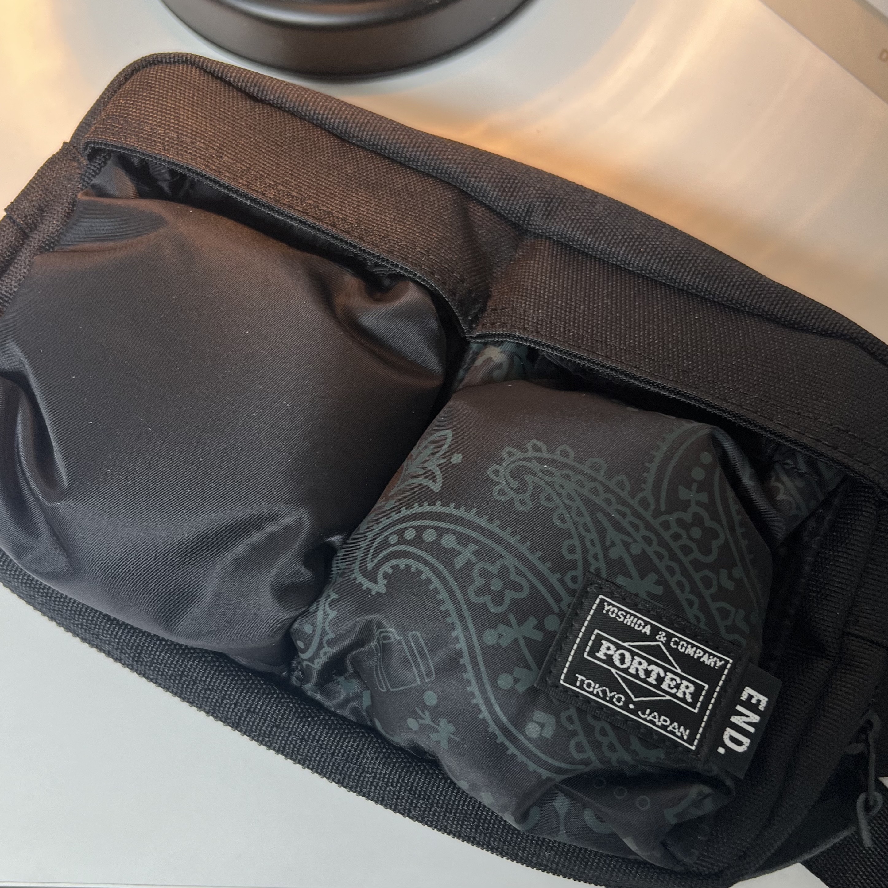 Porter x END. Waist Bag Black 착용 스타일