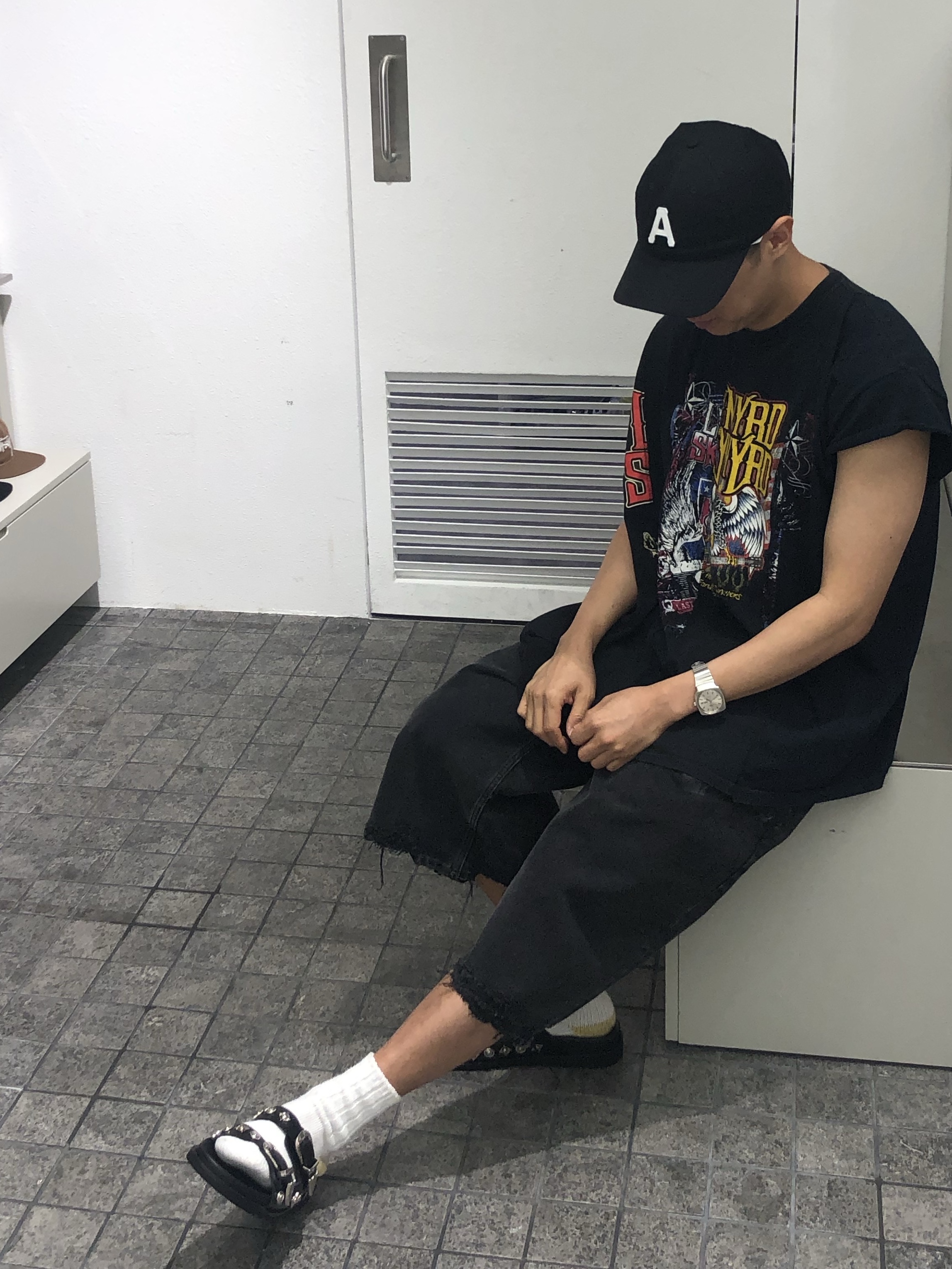 AAPE Cap Black, Martine Rose Jean Short Black Wash Gaffer Tape 착용 스타일 - 1