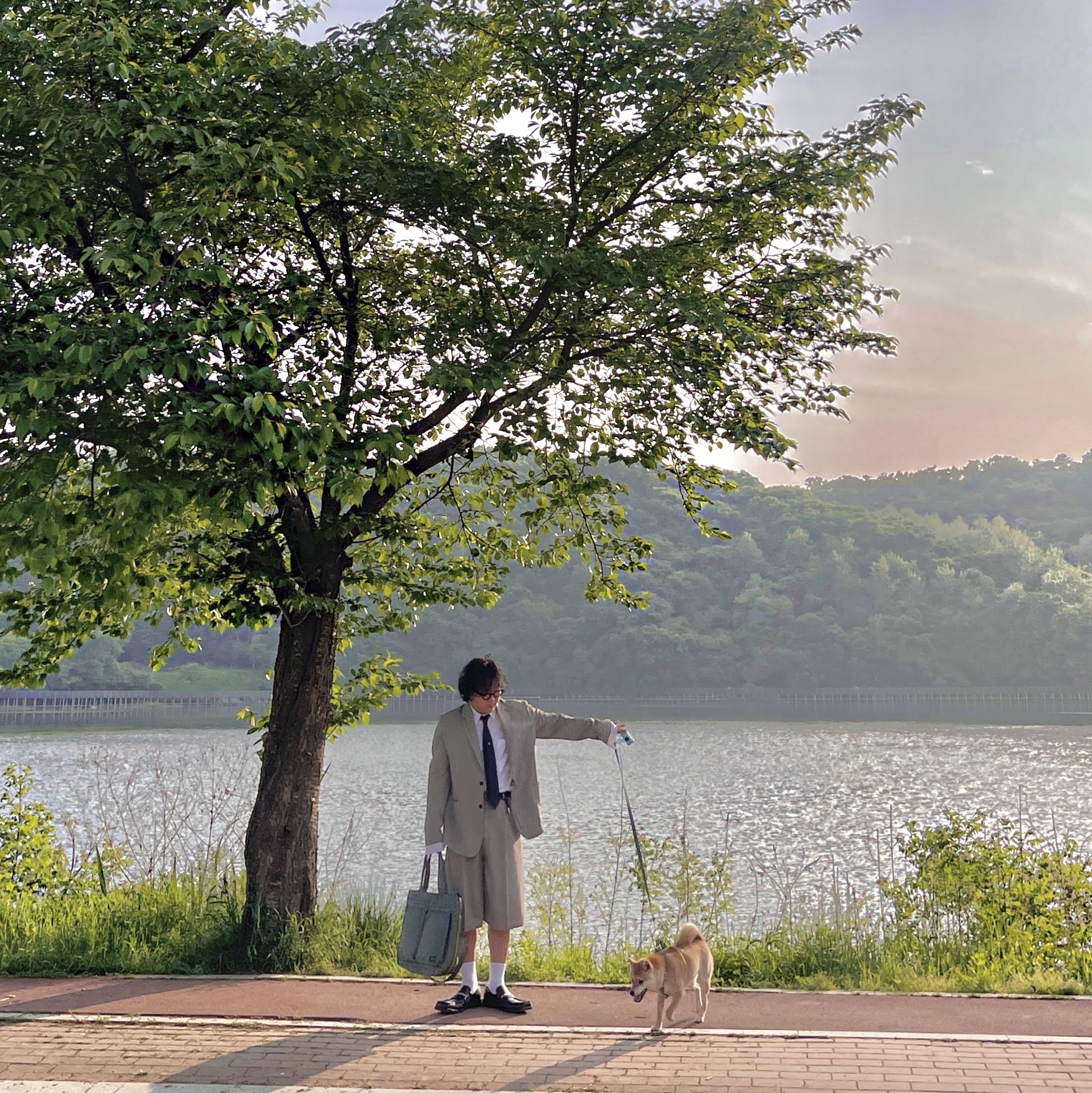 Porter Tanker 2Way Tote Bag Sage Green 착용 스타일 - 3