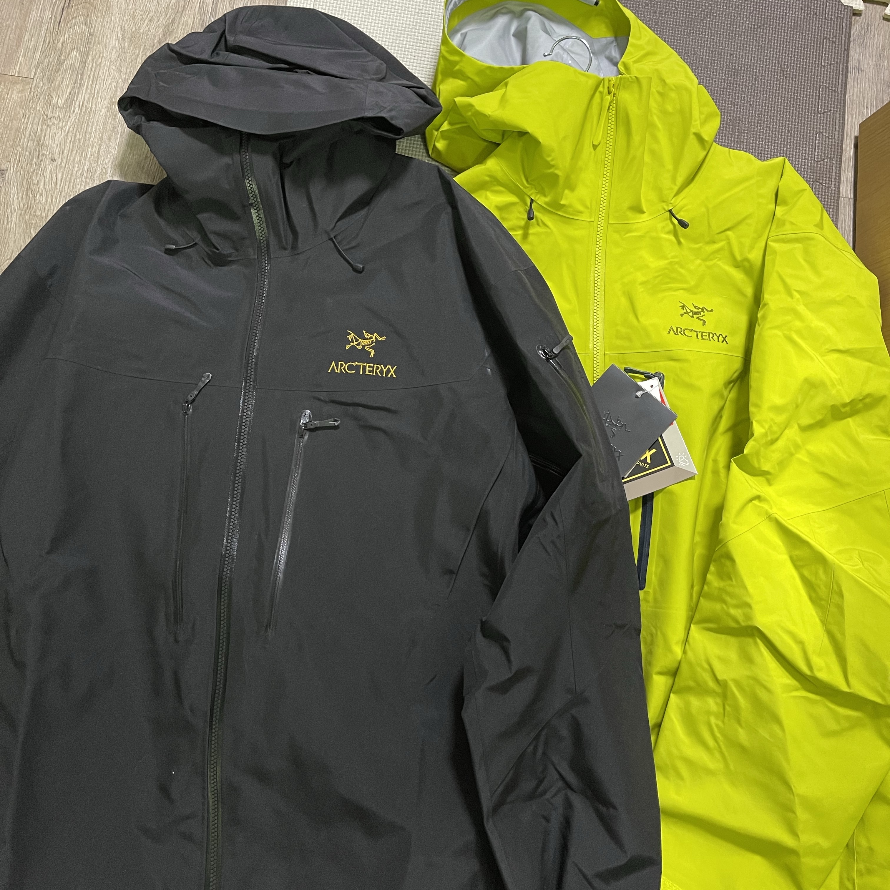 Arc'teryx Alpha SV Jacket 24K Black 착용 스타일
