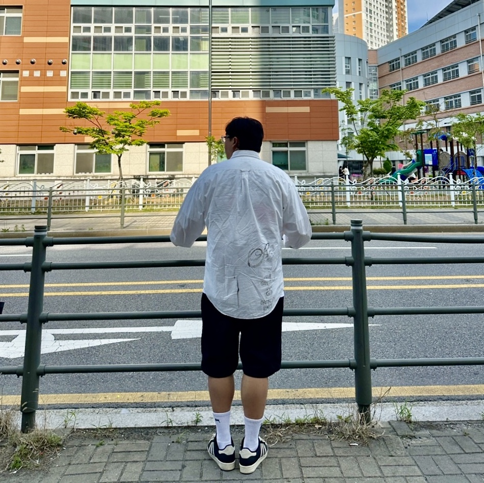 Gentle Monster x Maison Margiela MM011 Clear Black Gradient, Stussy World Tour Shirt White 착용 스타일 - 2