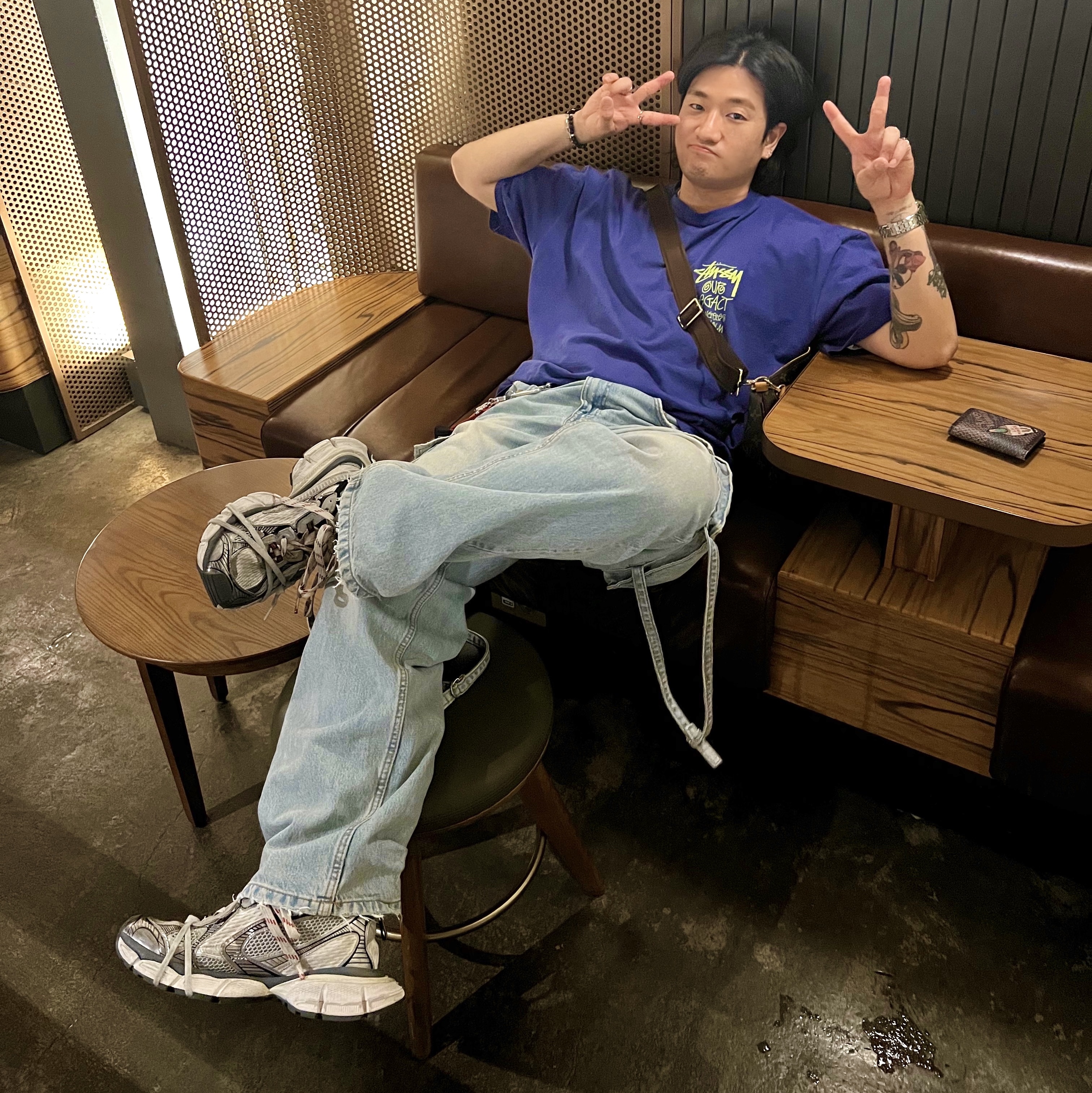 Stussy x Our Legacy Surfman Pigment Dyed T-Shirt Blueberry, Louis Vuitton x Nigo Pocket Organizer Giant Damier Ebene 착용 스타일
