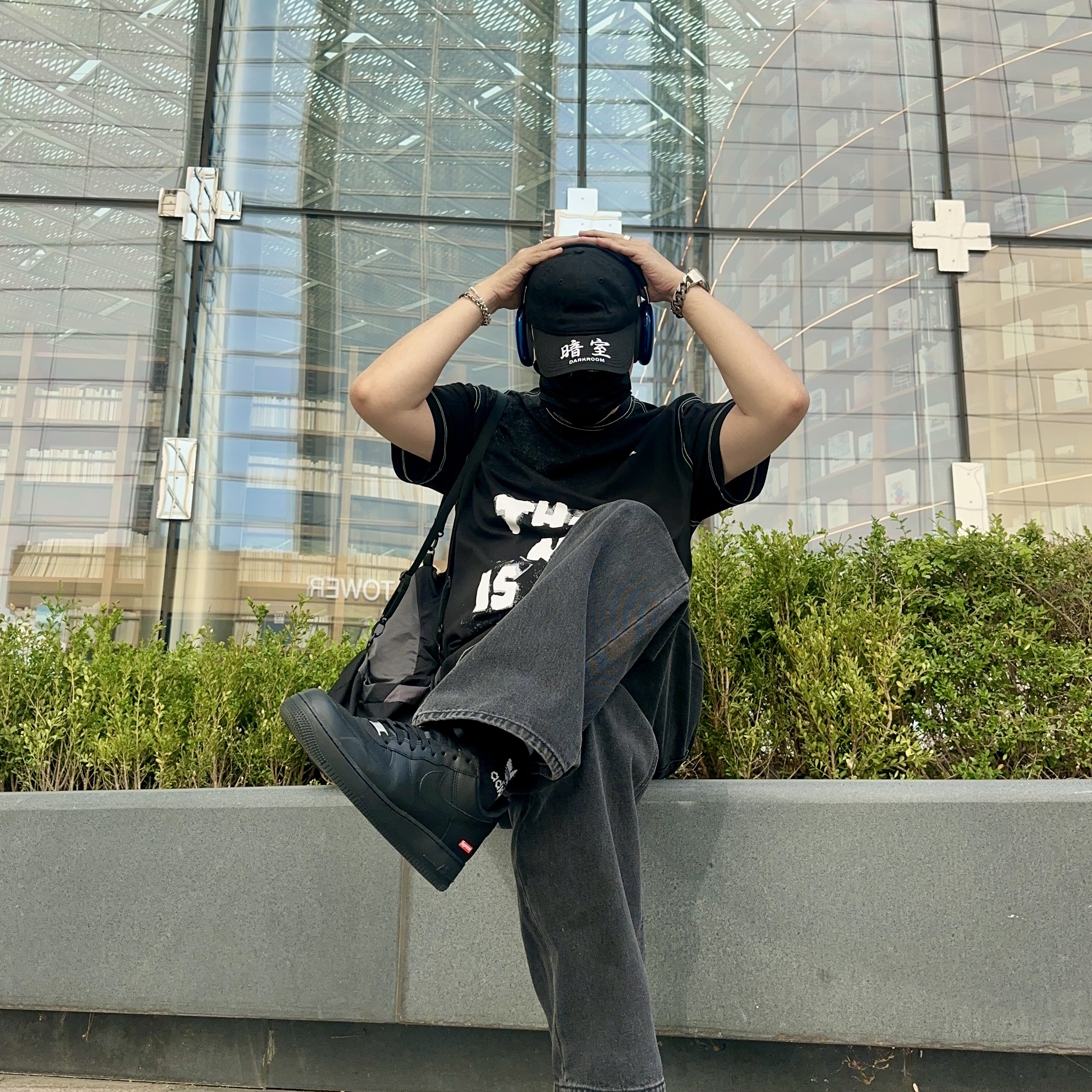 Nike x Supreme Air Force 1 Low Black 착용 스타일 - 2