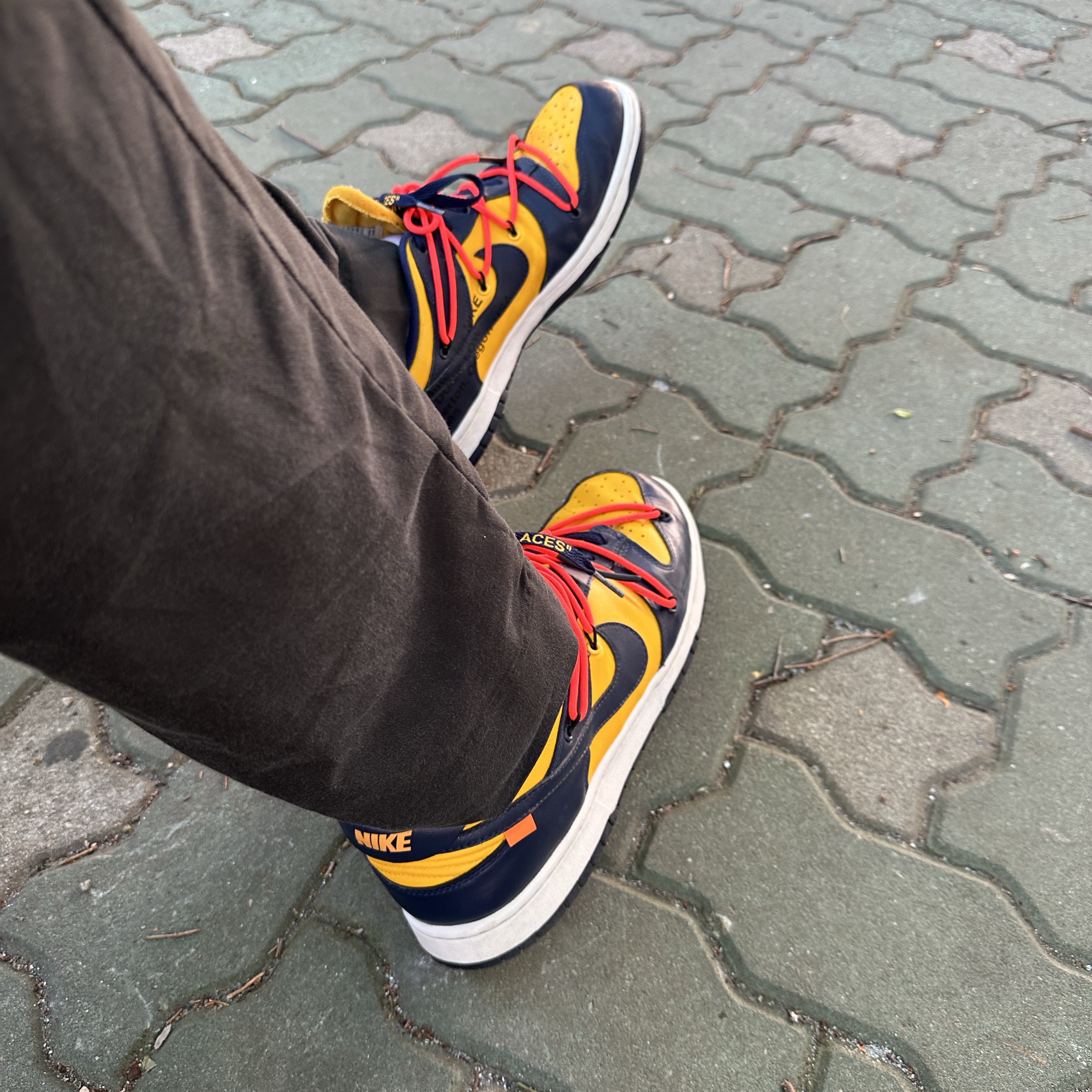 Nike x Off-White Dunk Low University Gold Midnight Navy 착용 스타일 - 3