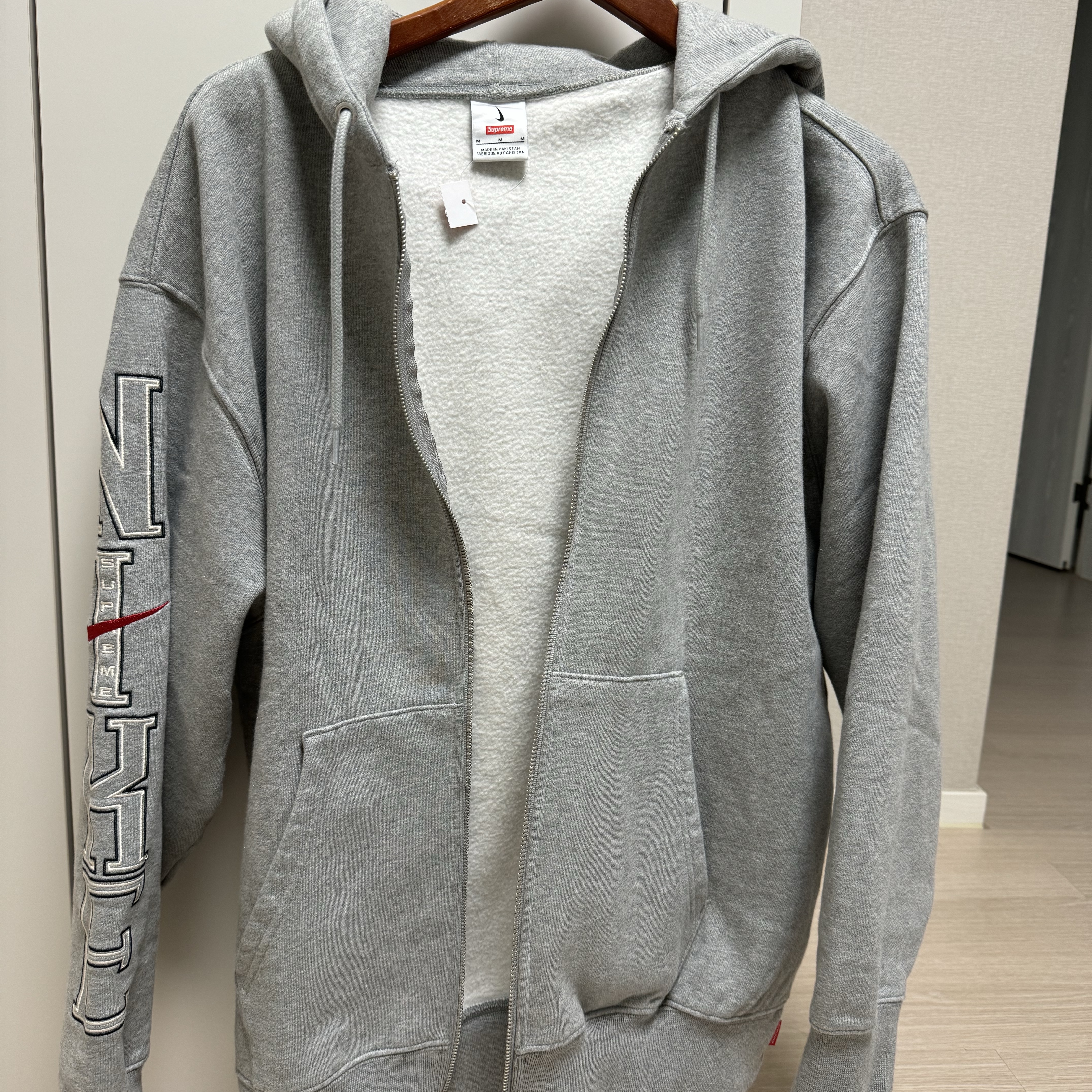 Supreme x Nike Hooded Sweatshirt Heather Grey - 24SS 착용 스타일 - 2