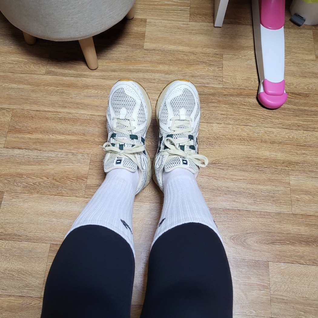 New Balance 1906R Silver Green 착용 스타일 - 2